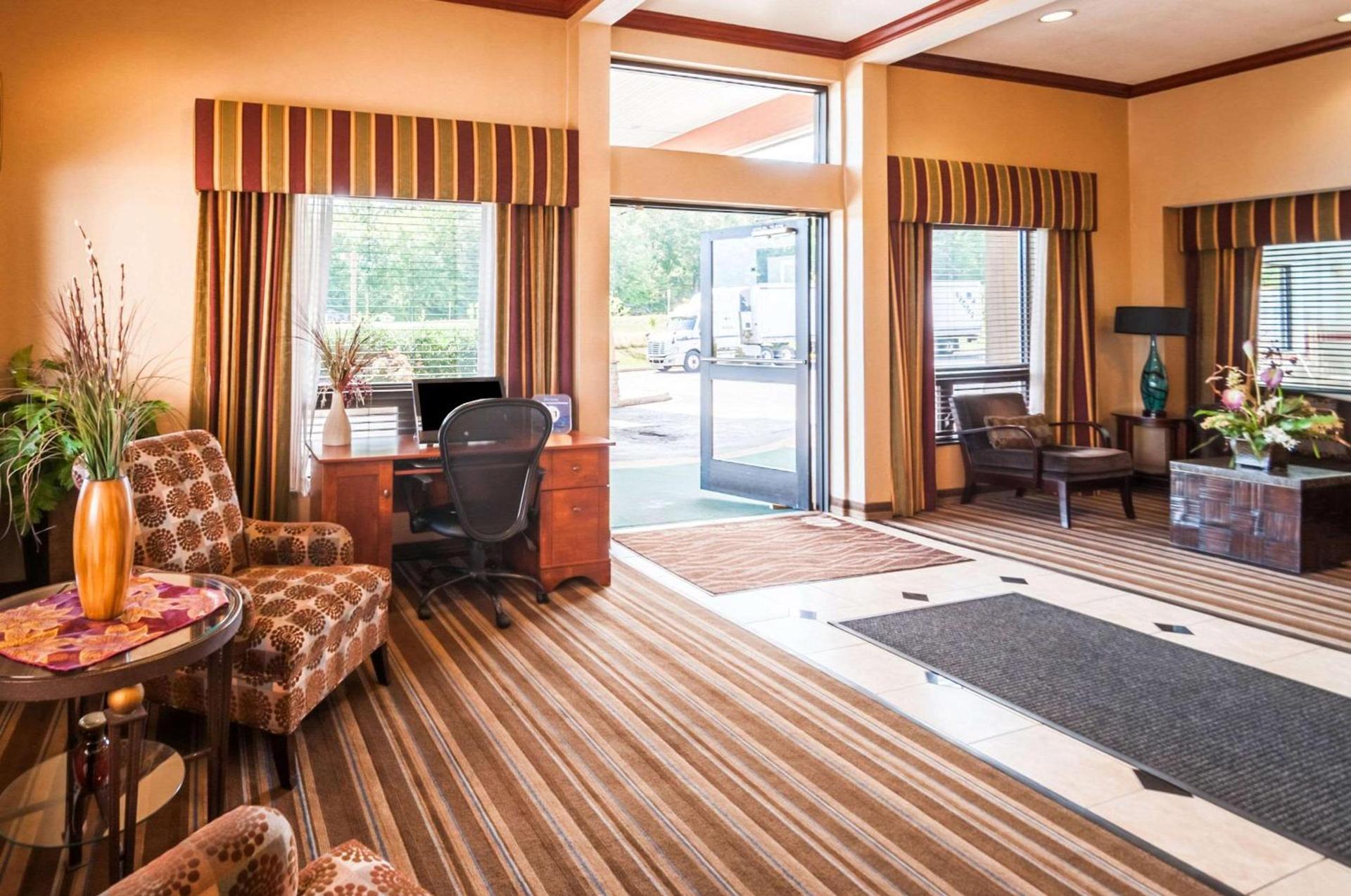 Comfort Inn & Suites North East photo 8