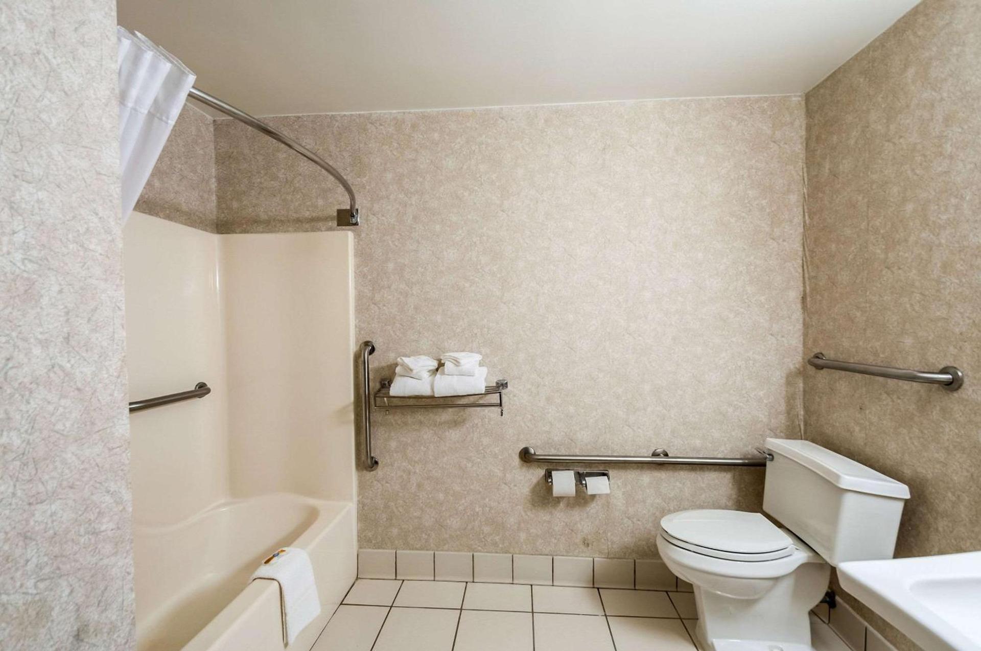 Quality Inn Solomons - Beacon Marina photo 16