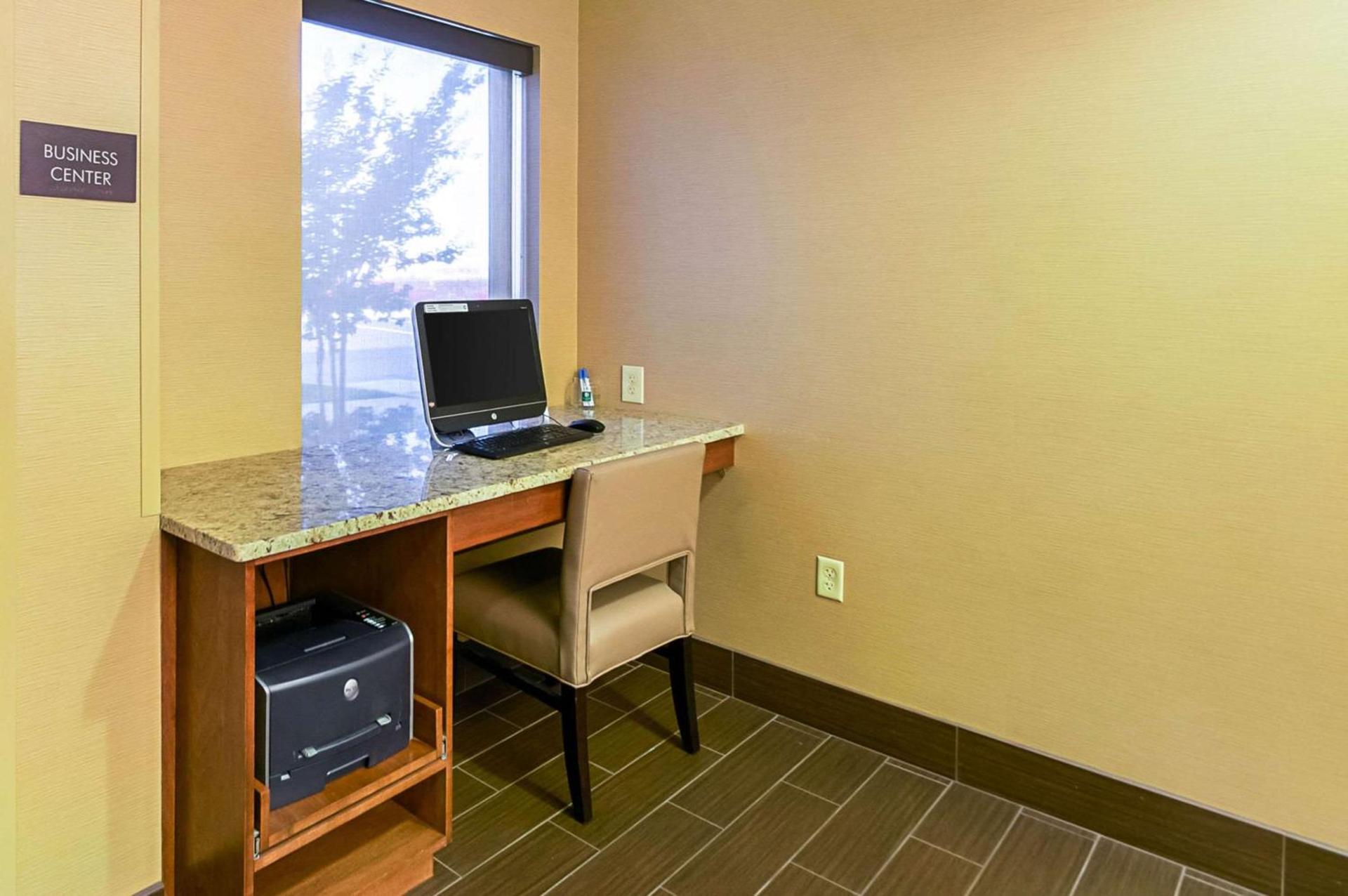 Comfort Inn Frederick - Ballenger Creek photo 16