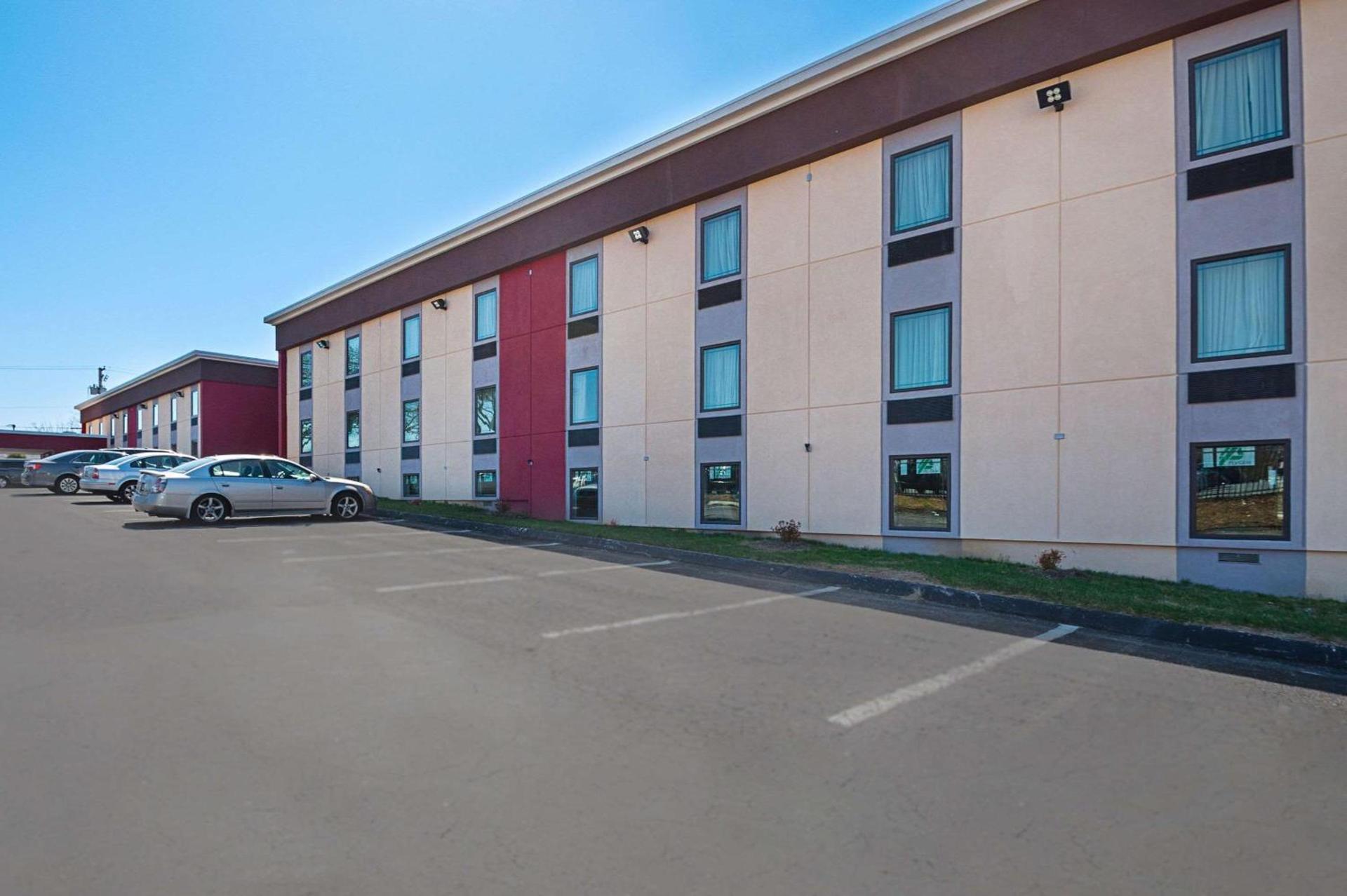 Quality Inn Near Pimlico Racetrack photo 2