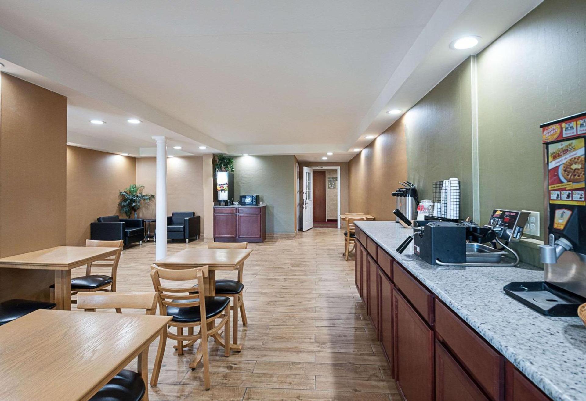 Quality Inn Near Pimlico Racetrack photo 8