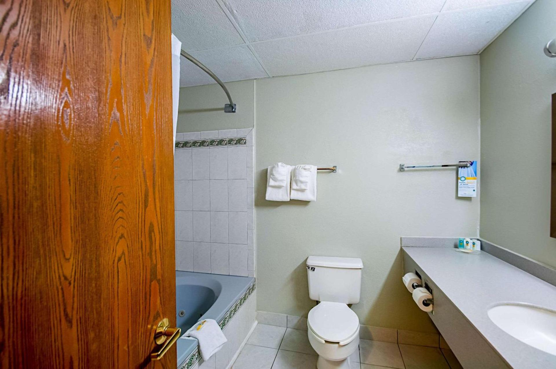 Quality Inn Salisbury North photo 18