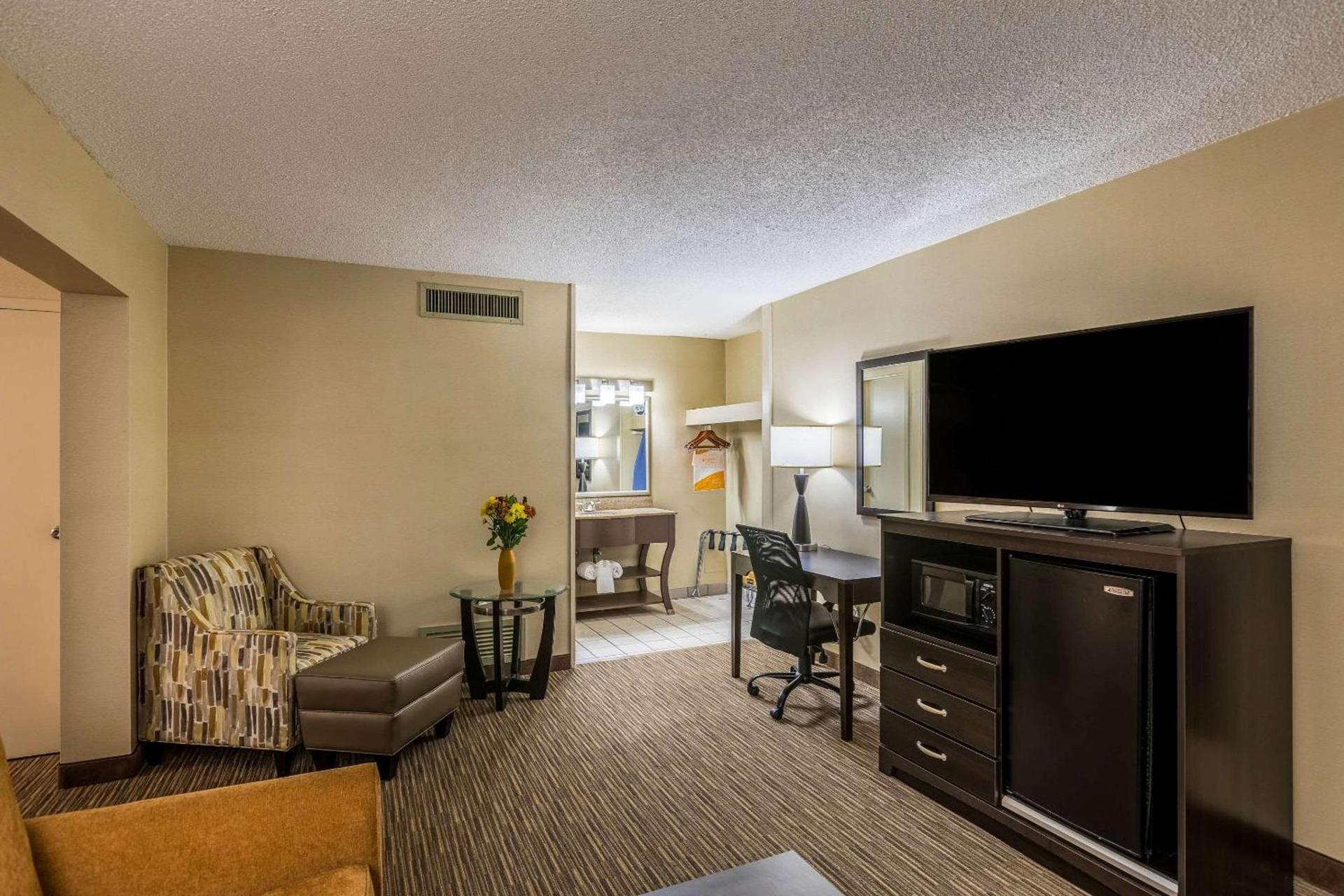 Quality Inn University Lansing photo 17