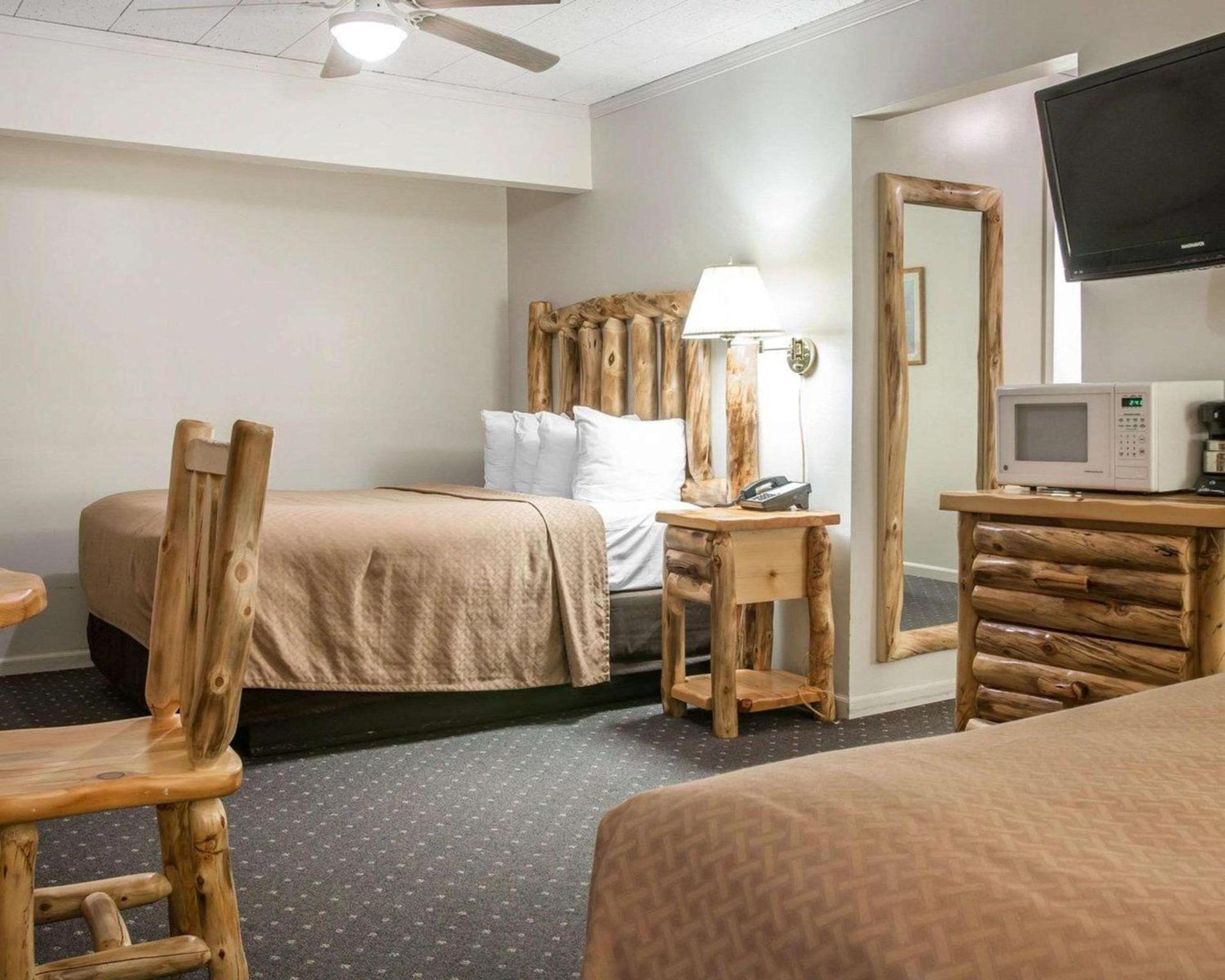 Quality Inn & Suites Mackinaw City Beachfront photo 17