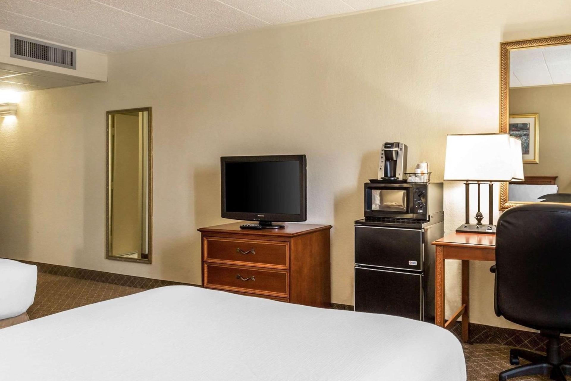 Clarion Inn Frederick Event Center photo 5
