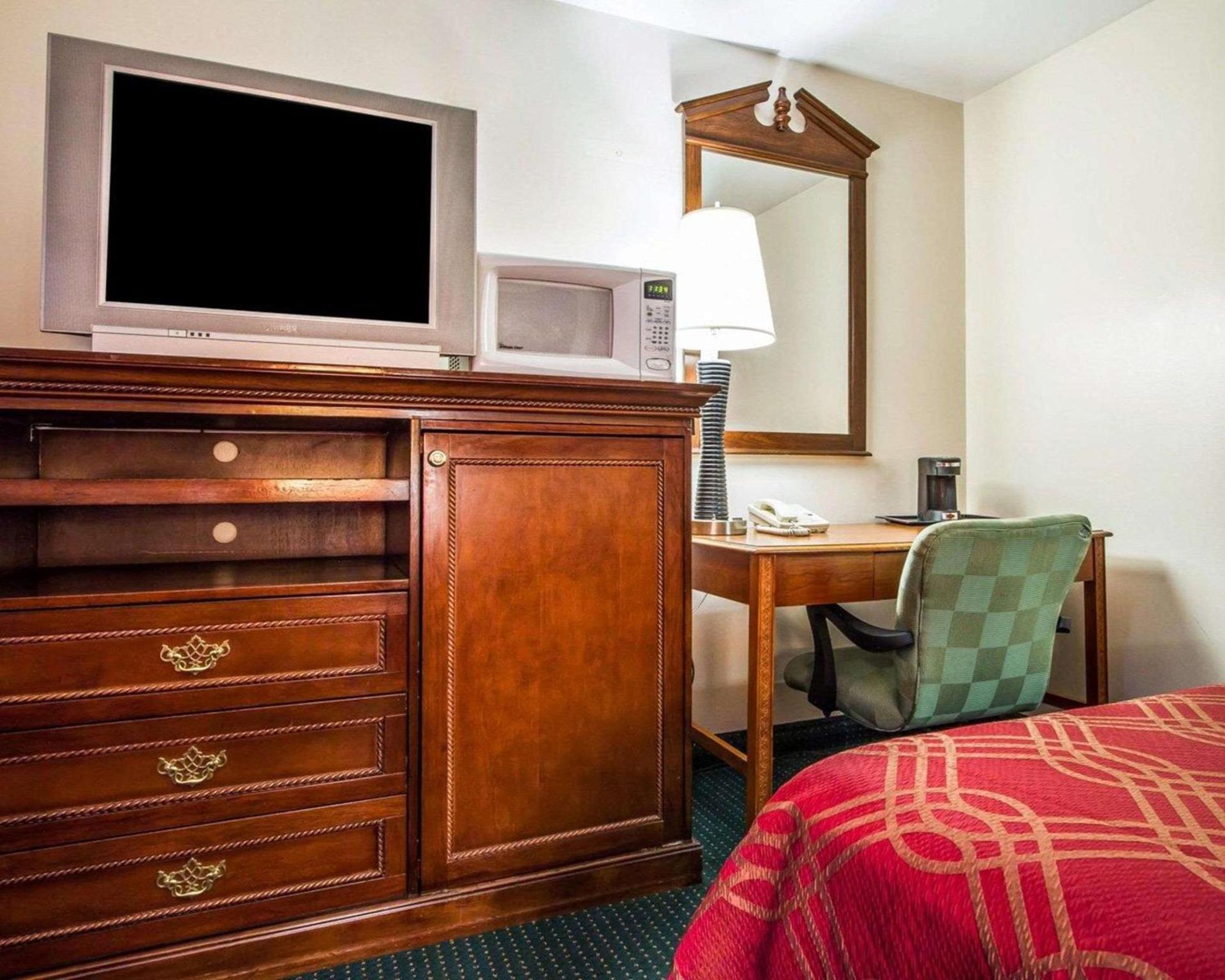 Rodeway Inn & Suites Brunswick near Hwy 1 photo 34