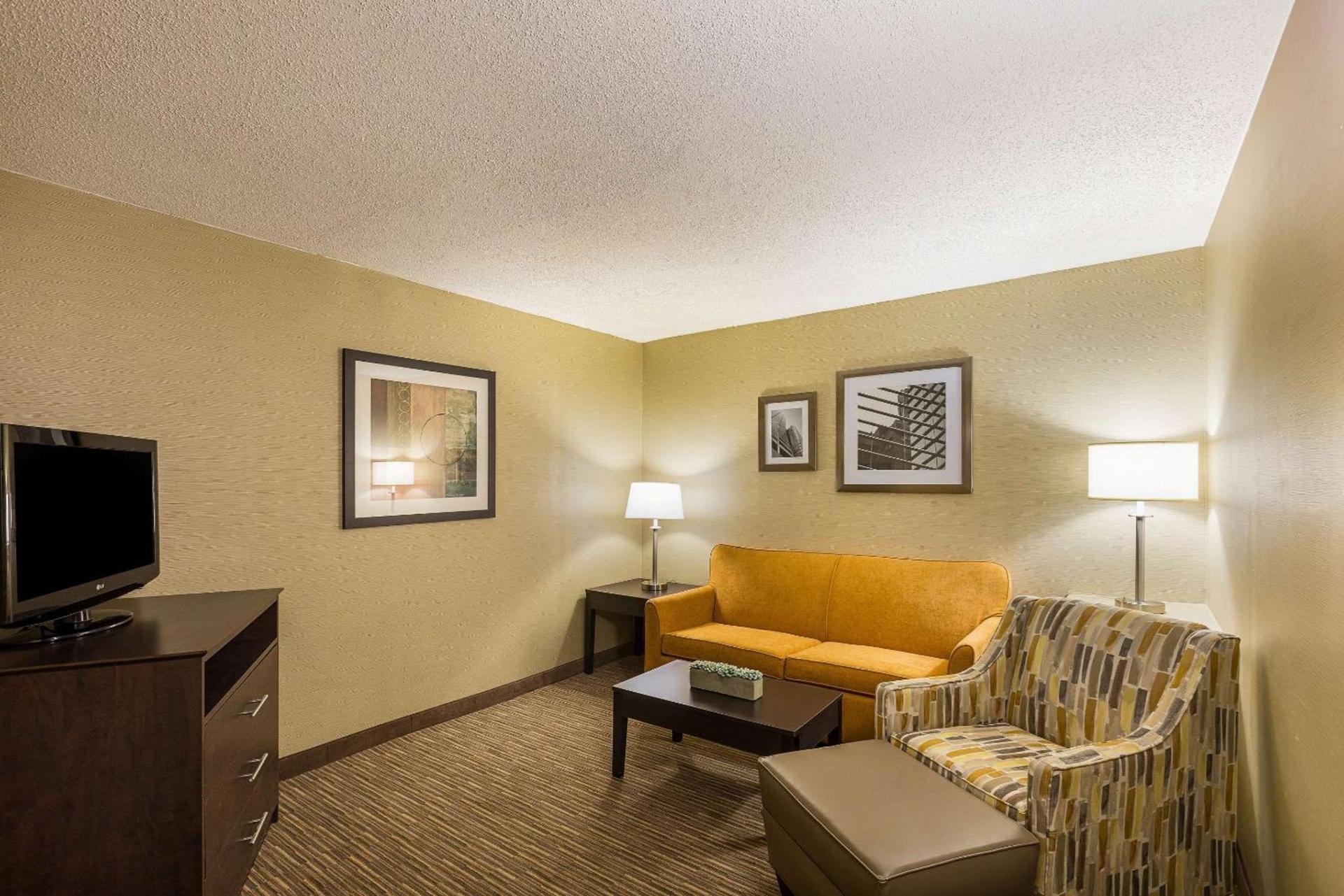 Quality Inn University Lansing photo 7