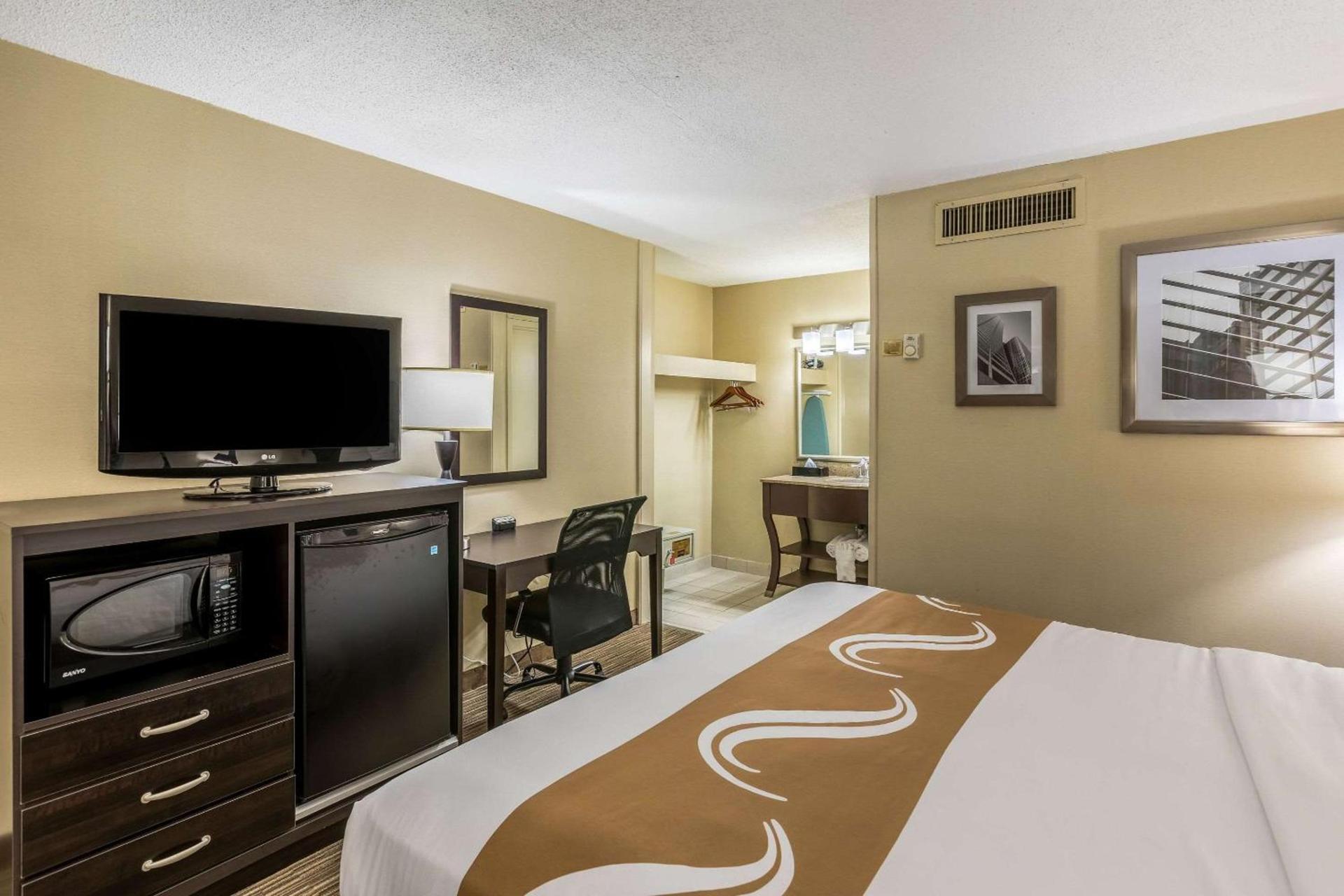 Quality Inn University Lansing photo 11