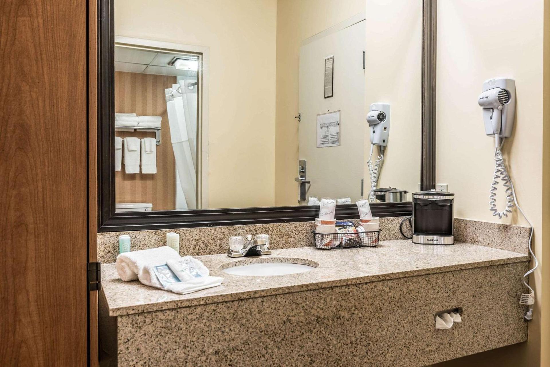 Quality Inn Bangor Airport photo 39