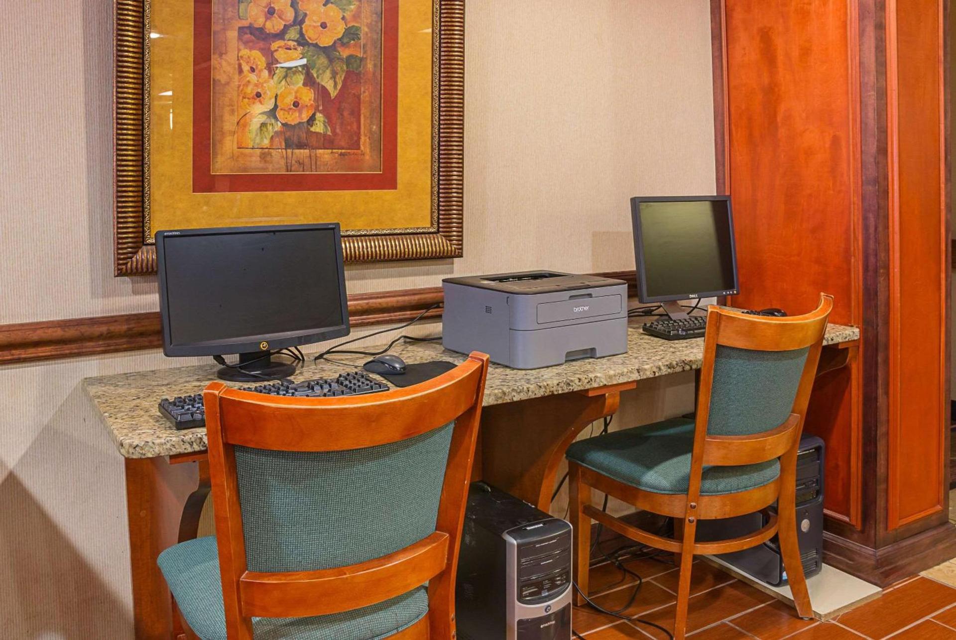 Quality Inn & Suites Detroit Metro Airport photo 19