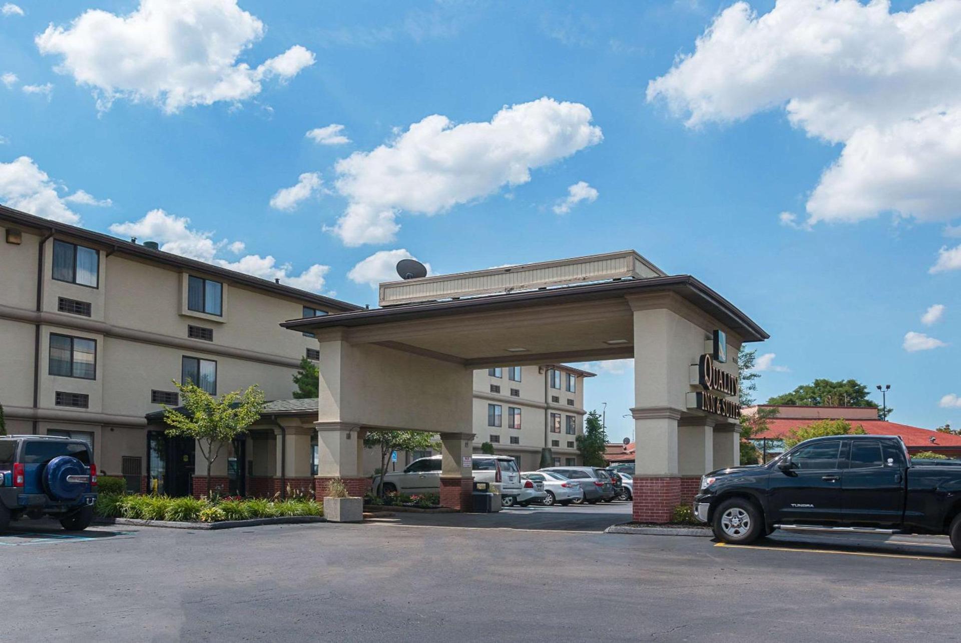 Quality Inn & Suites Detroit Metro Airport photo 18