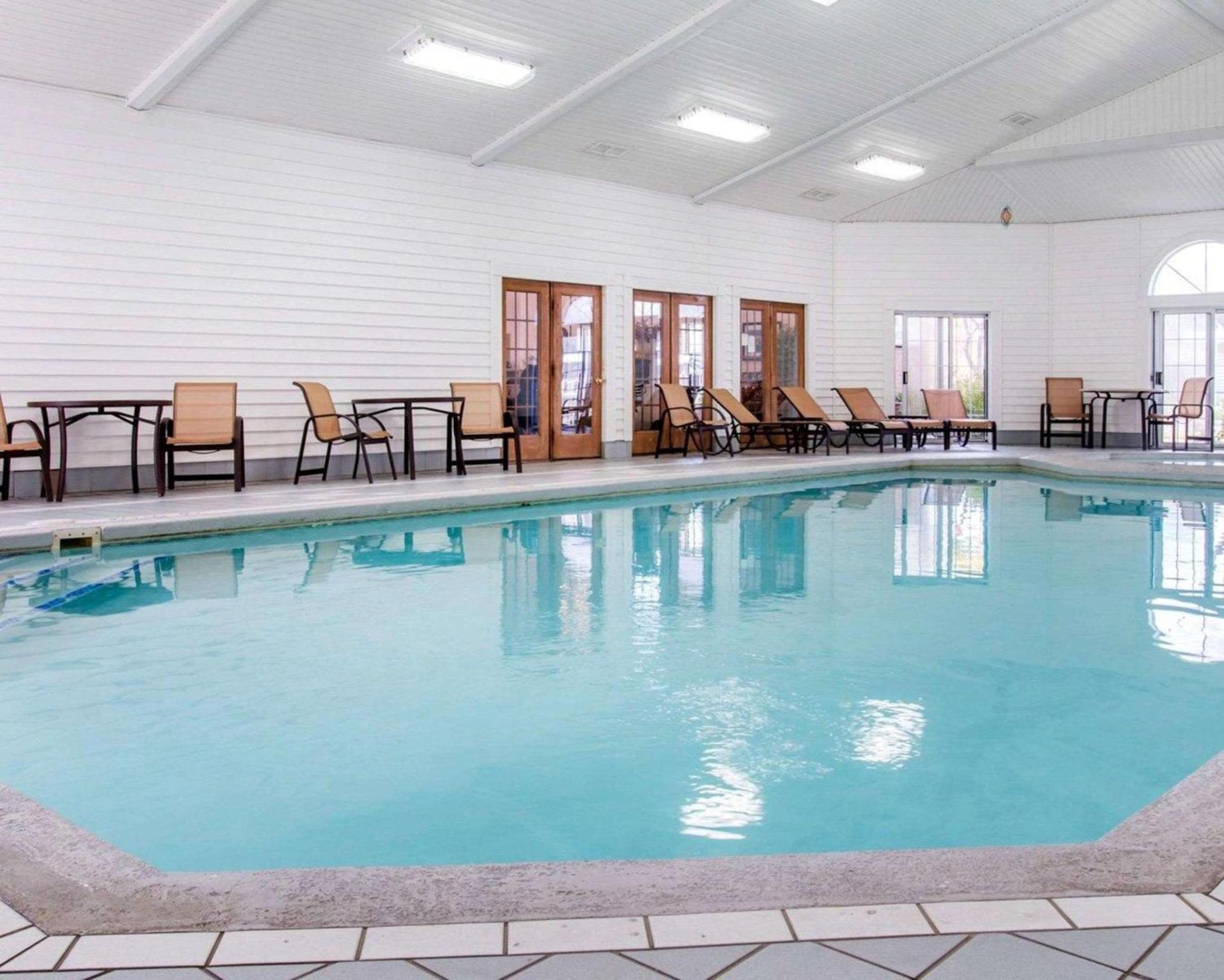 Comfort Inn Lakeside photo 26