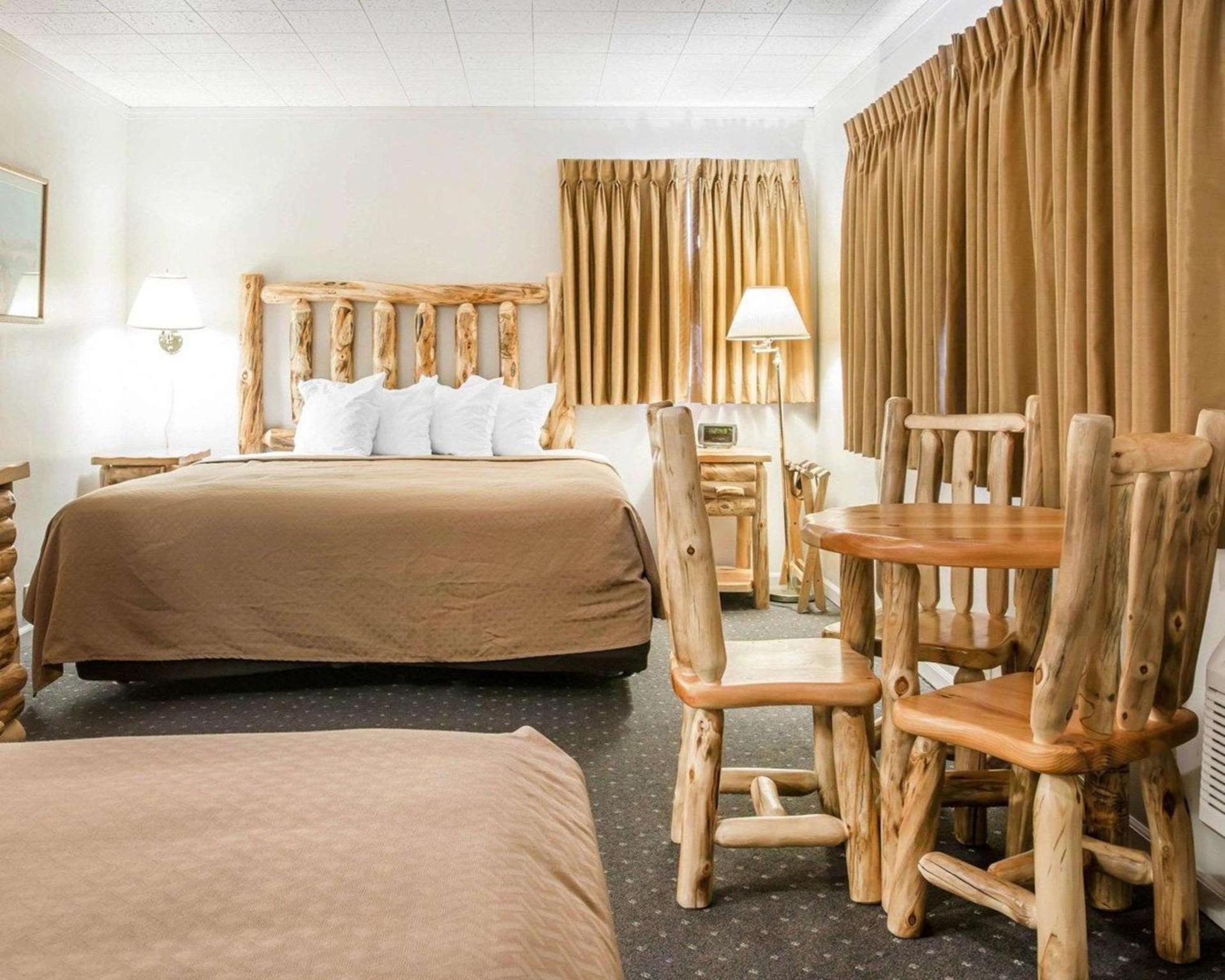 Quality Inn & Suites Mackinaw City Beachfront photo 5