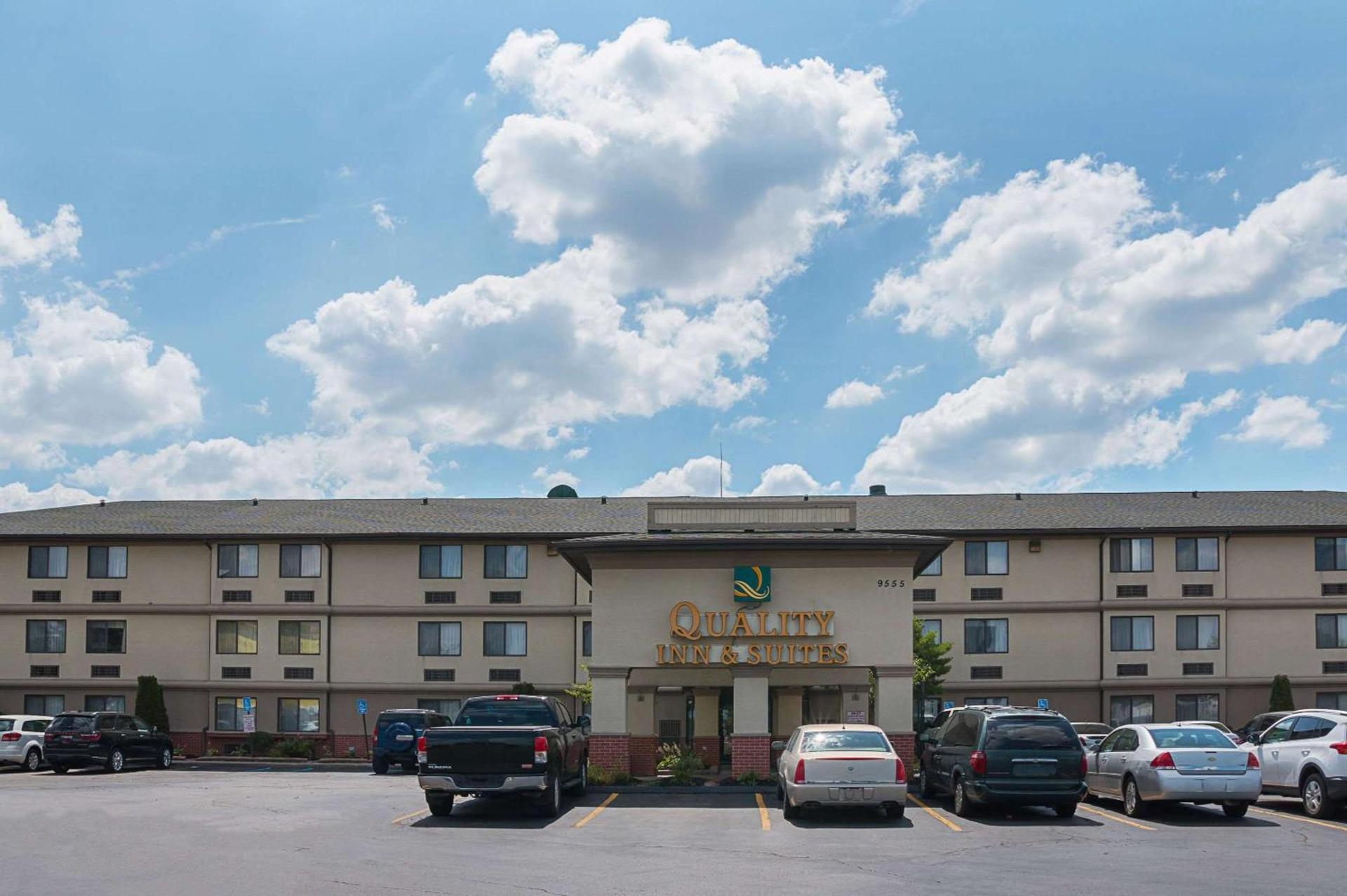 Quality Inn & Suites Detroit Metro Airport — hotel in Romulus