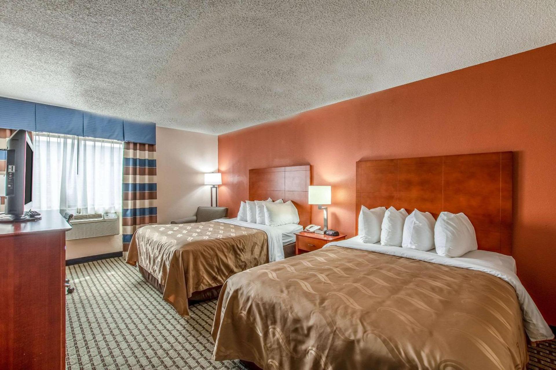 Country Inn & Suites by Radisson, Muskegon, MI photo 6