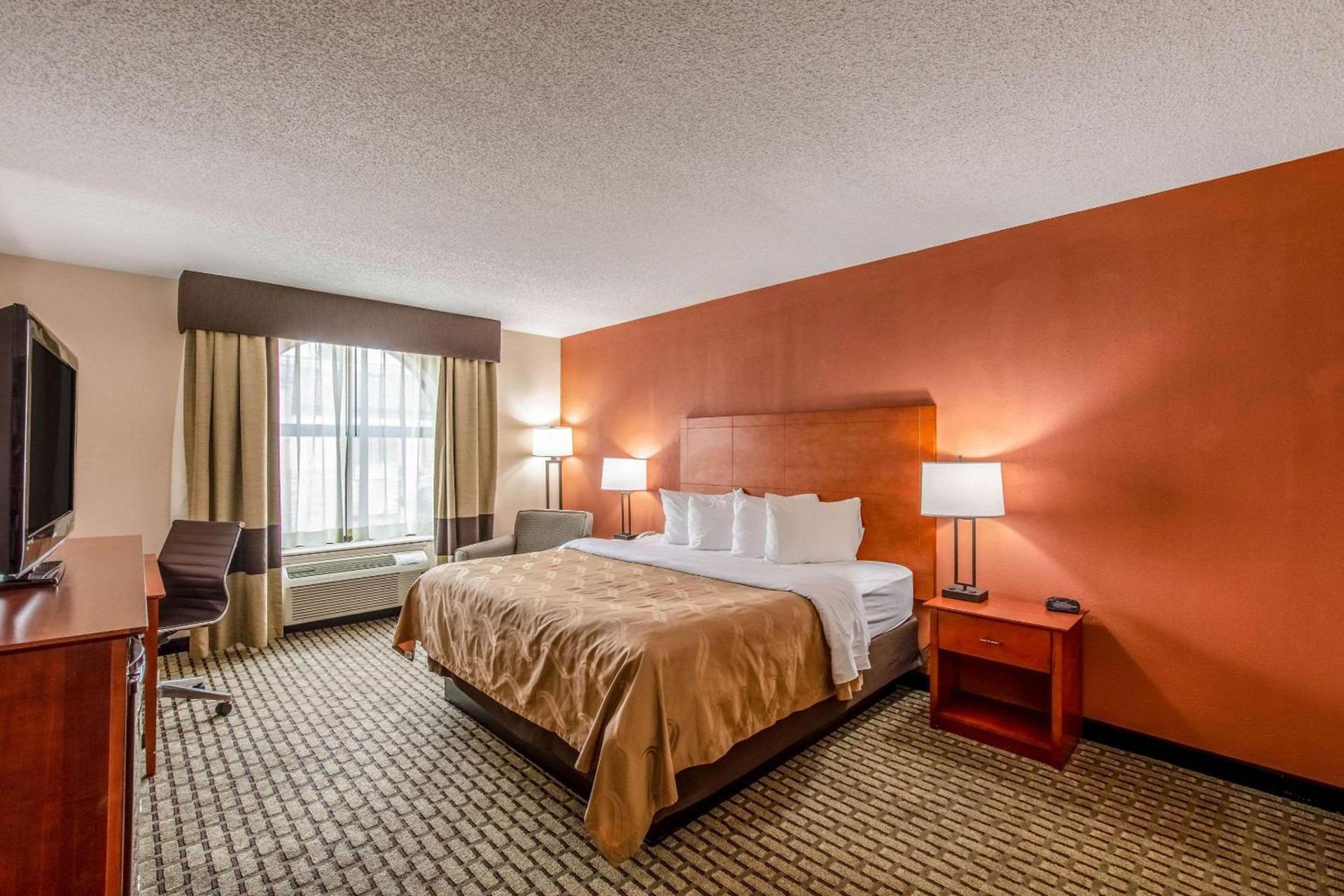 Country Inn & Suites by Radisson, Muskegon, MI photo 4
