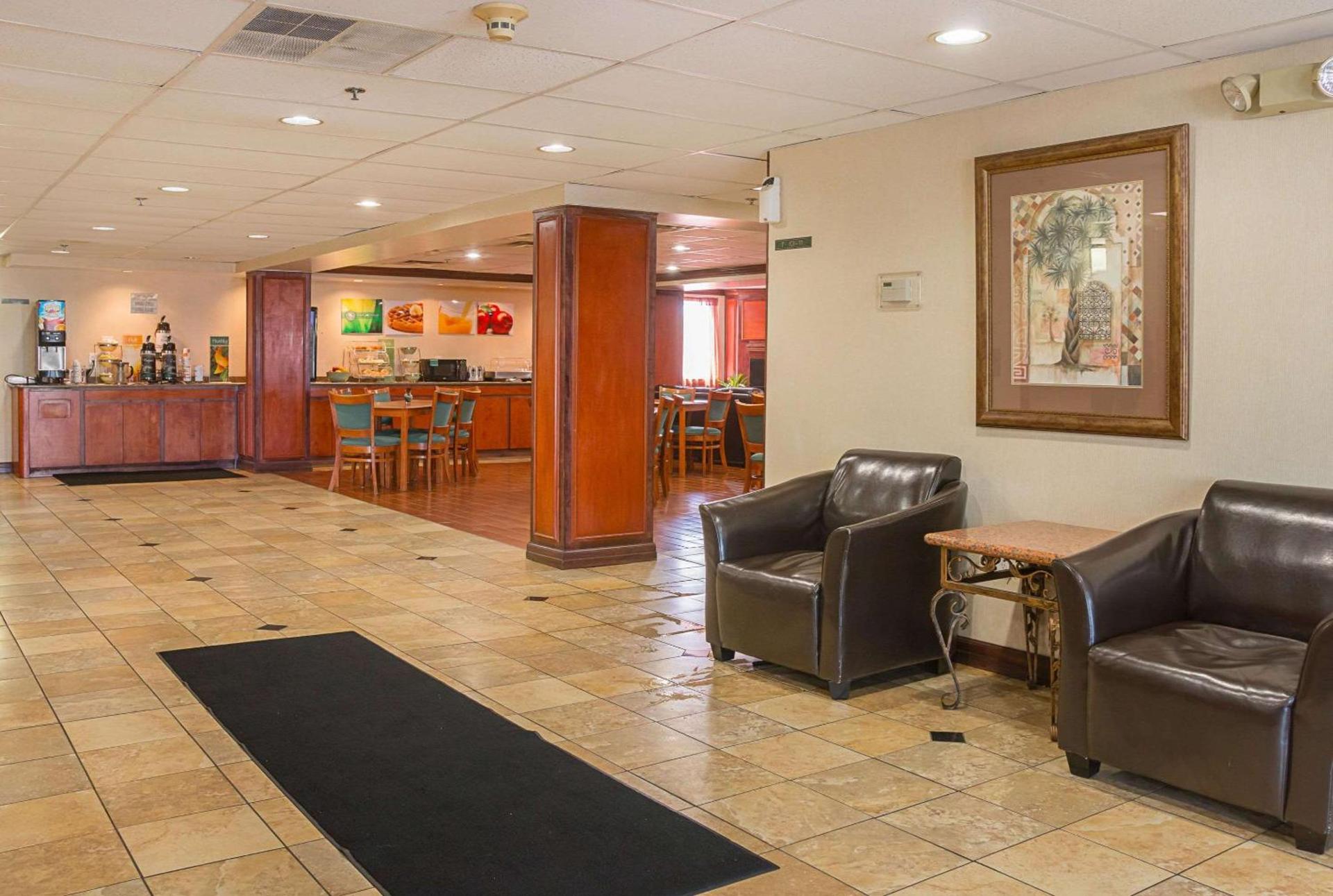 Quality Inn & Suites Detroit Metro Airport photo 13