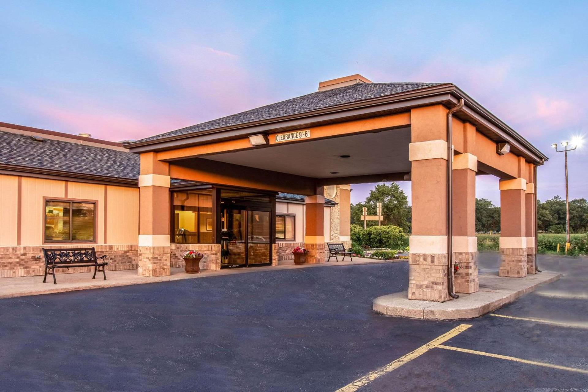 Country Inn & Suites by Radisson, Muskegon, MI — hotel in Muskegon