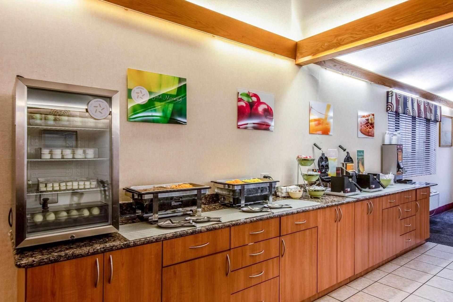 Country Inn & Suites by Radisson, Muskegon, MI photo 27
