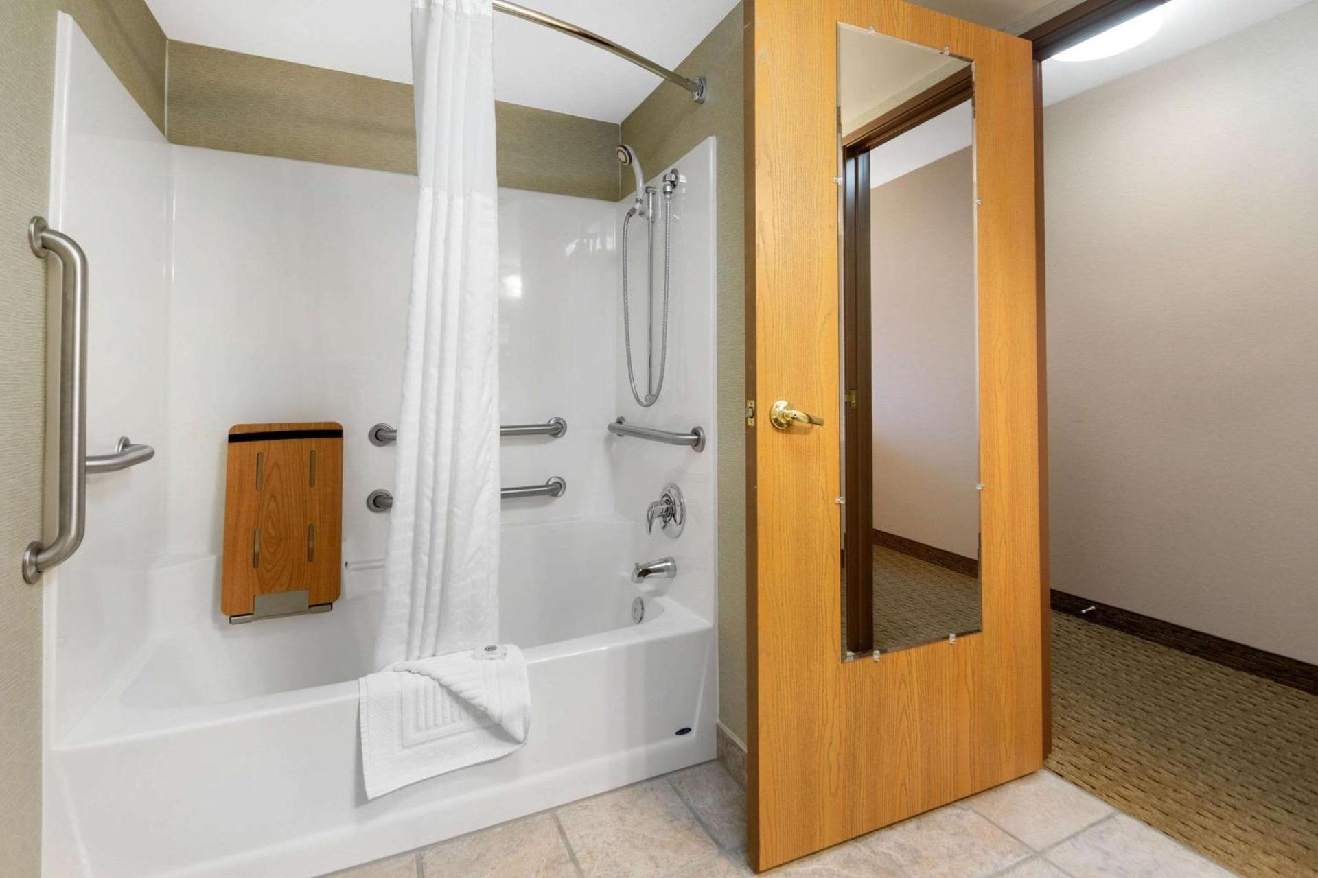 Comfort Inn Iron Mountain North photo 17