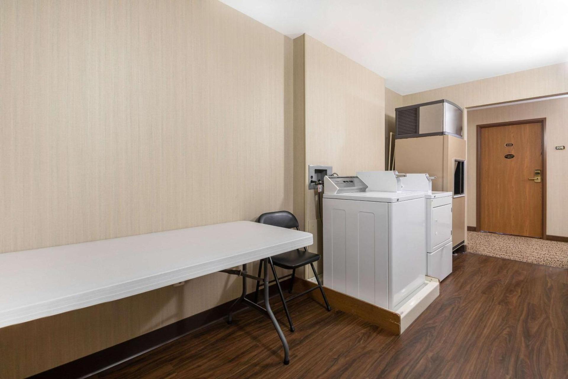 Comfort Inn Iron Mountain North photo 36