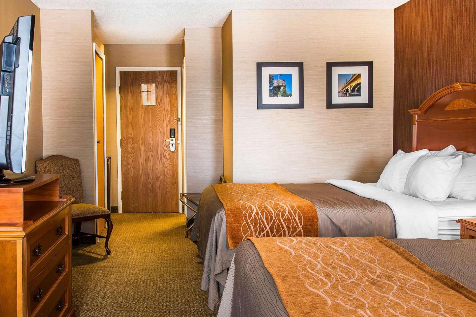 Hampton Inn Chelsea, Mi photo 35