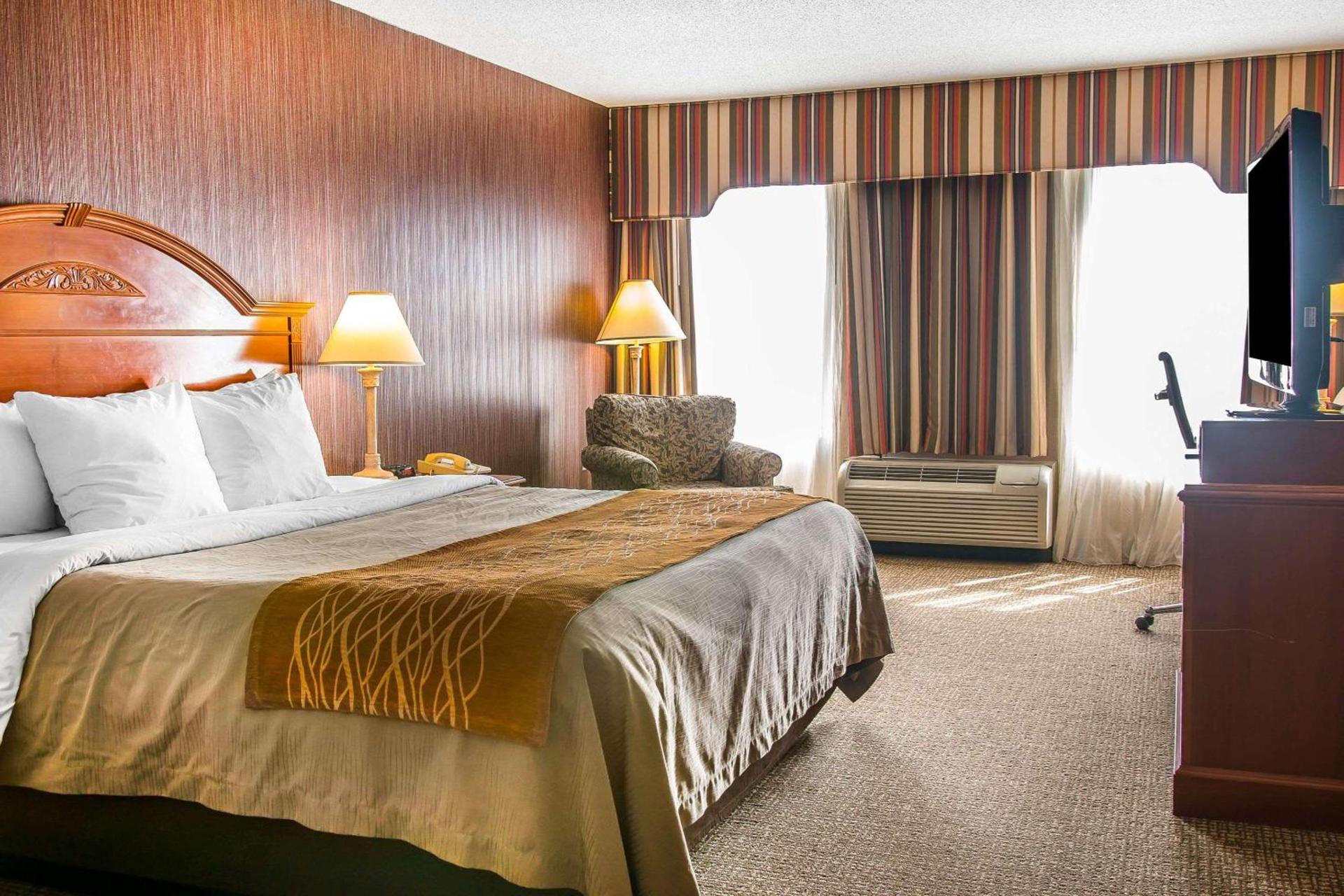 Hampton Inn Chelsea, Mi photo 33