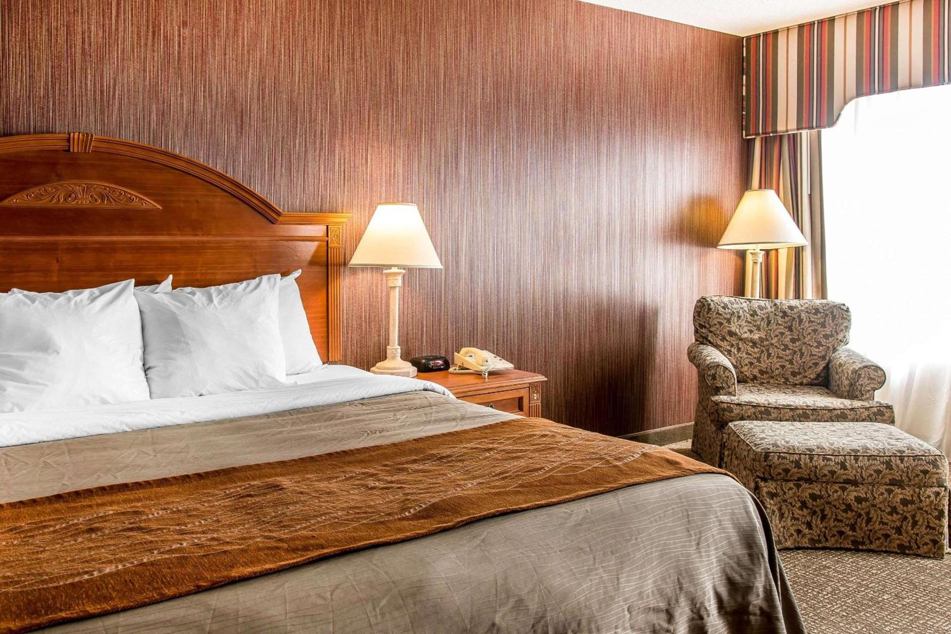 Hampton Inn Chelsea, Mi photo 30