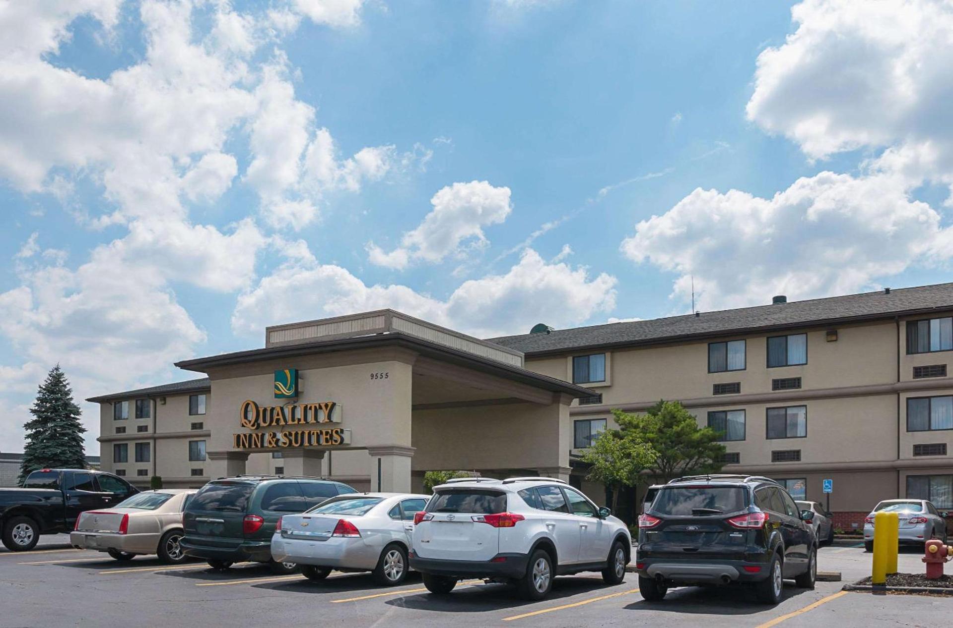 Quality Inn & Suites Detroit Metro Airport photo 2