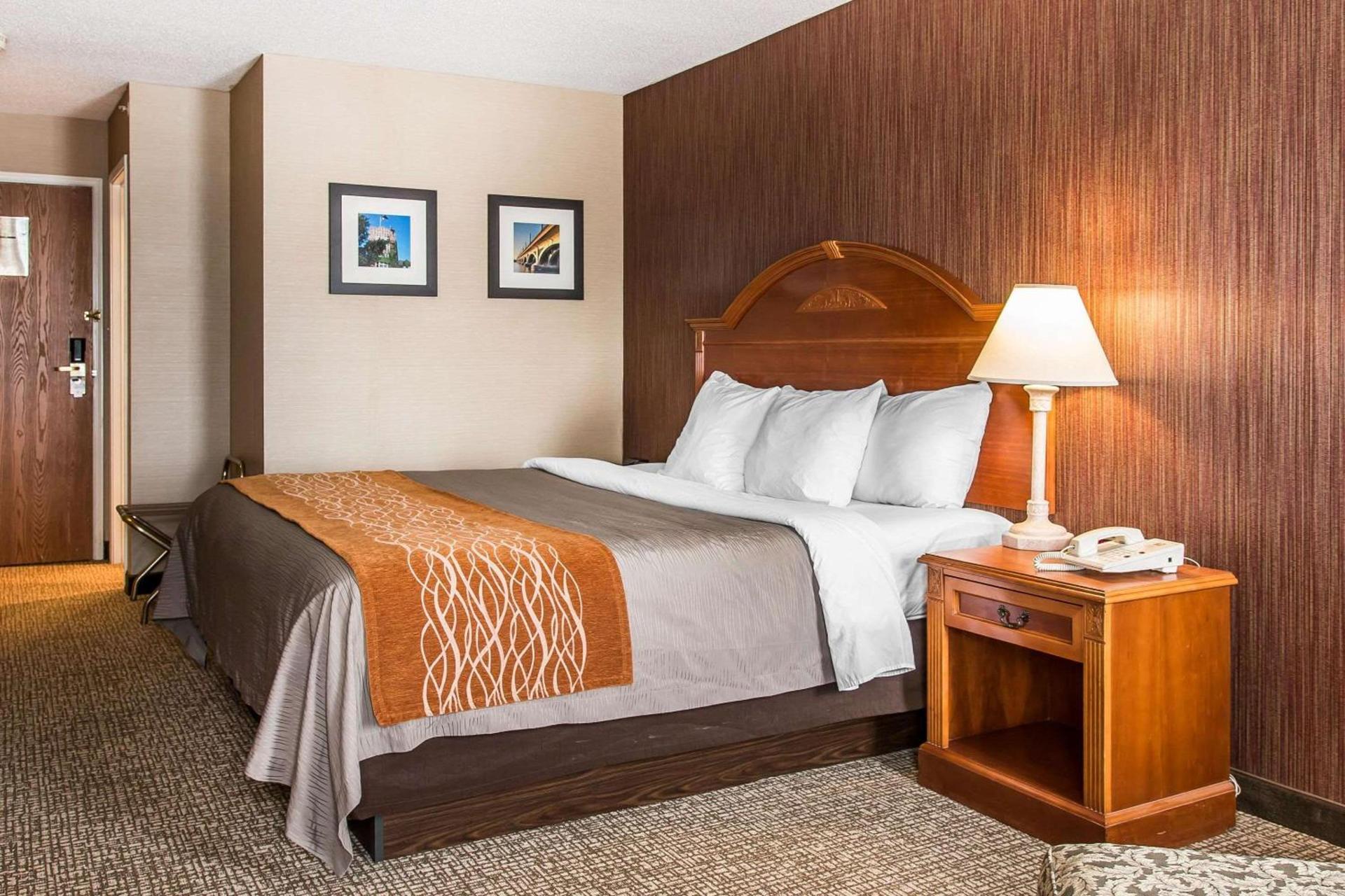 Hampton Inn Chelsea, Mi photo 27