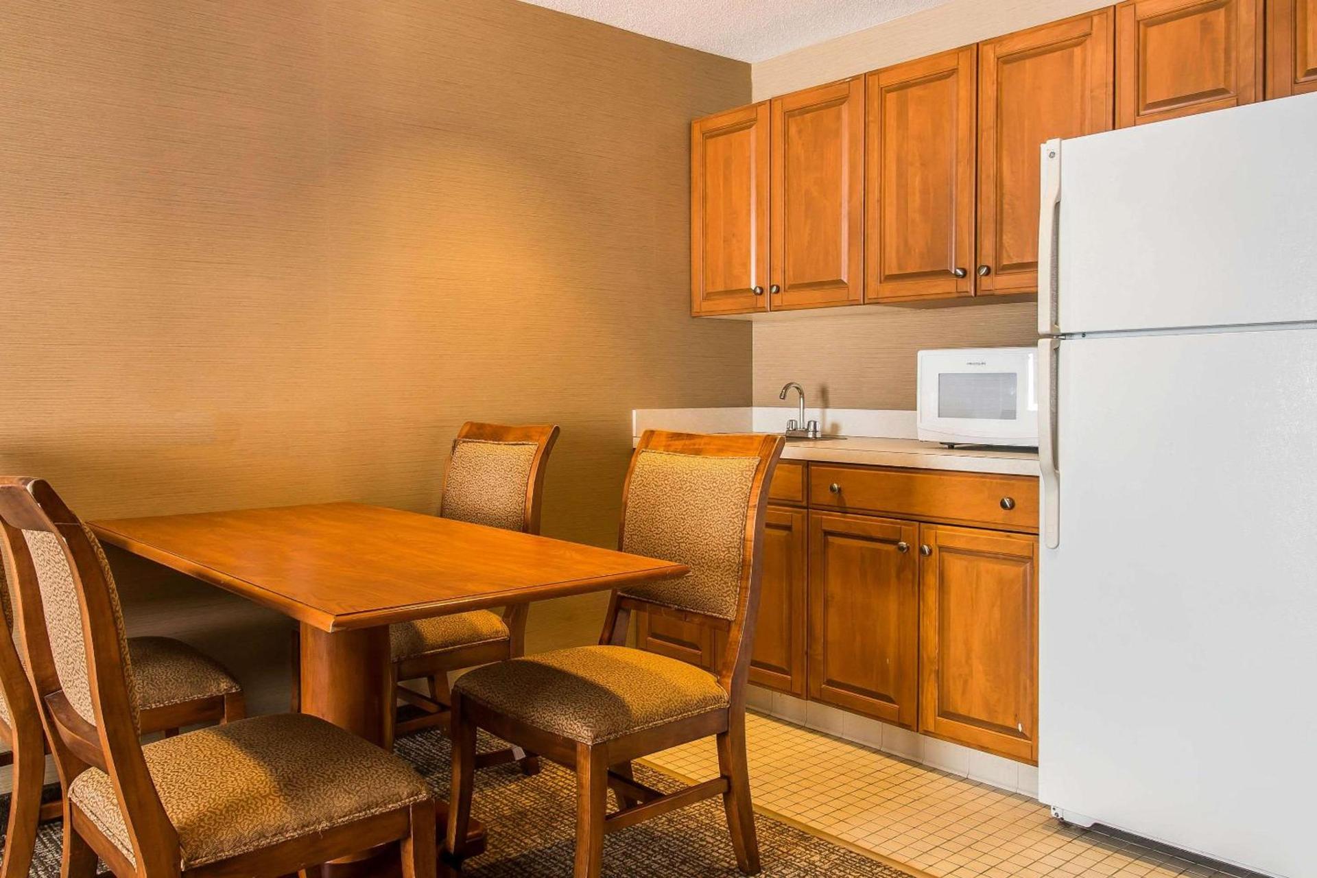 Hampton Inn Chelsea, Mi photo 26