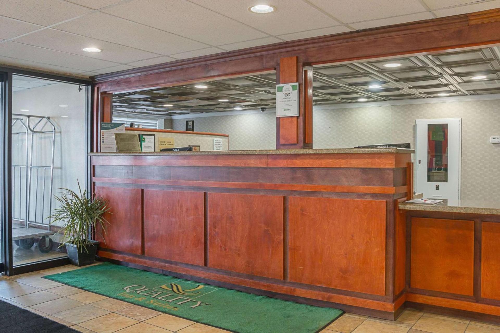 Quality Inn & Suites Detroit Metro Airport photo 3
