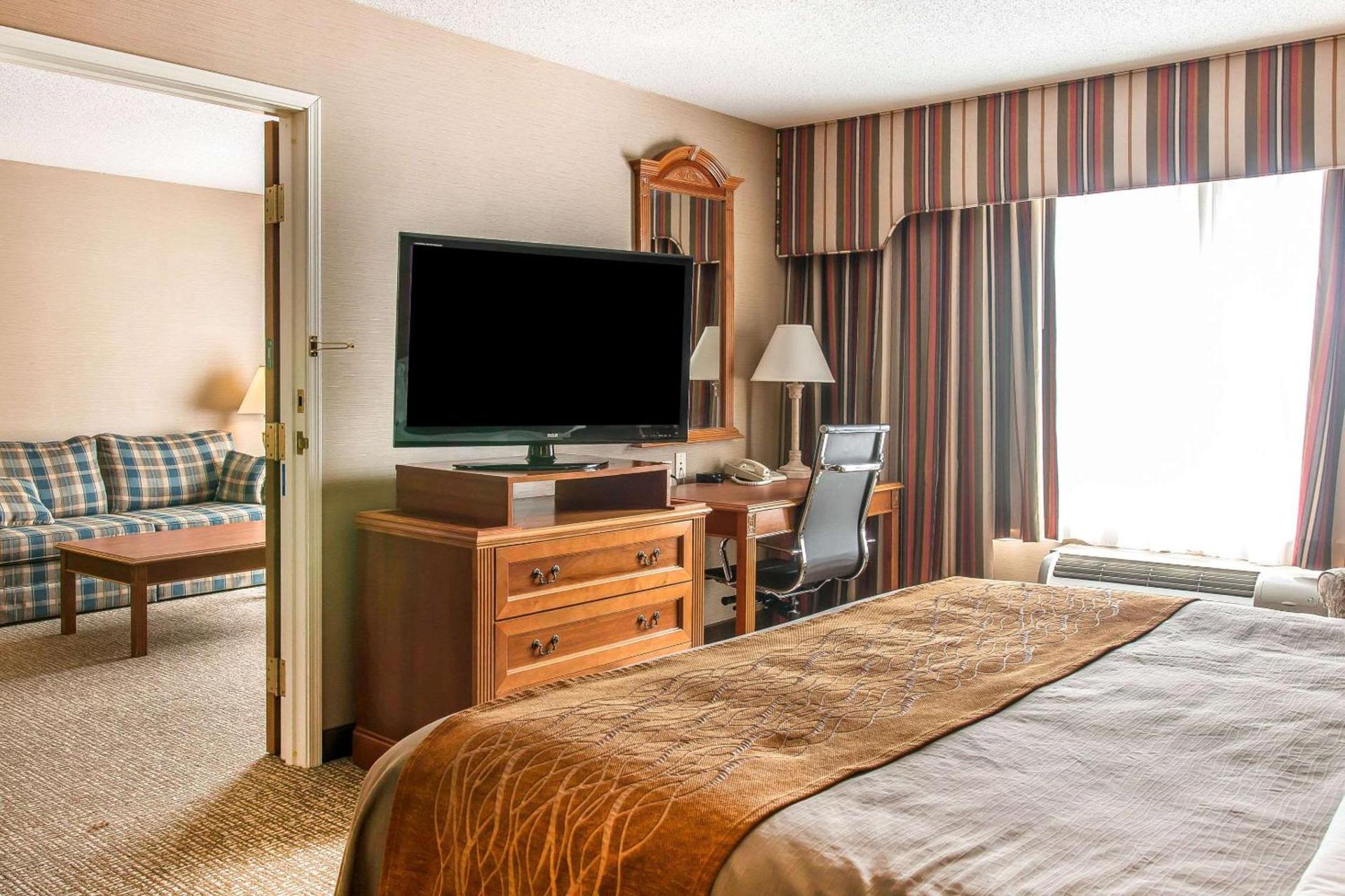 Hampton Inn Chelsea, Mi photo 24