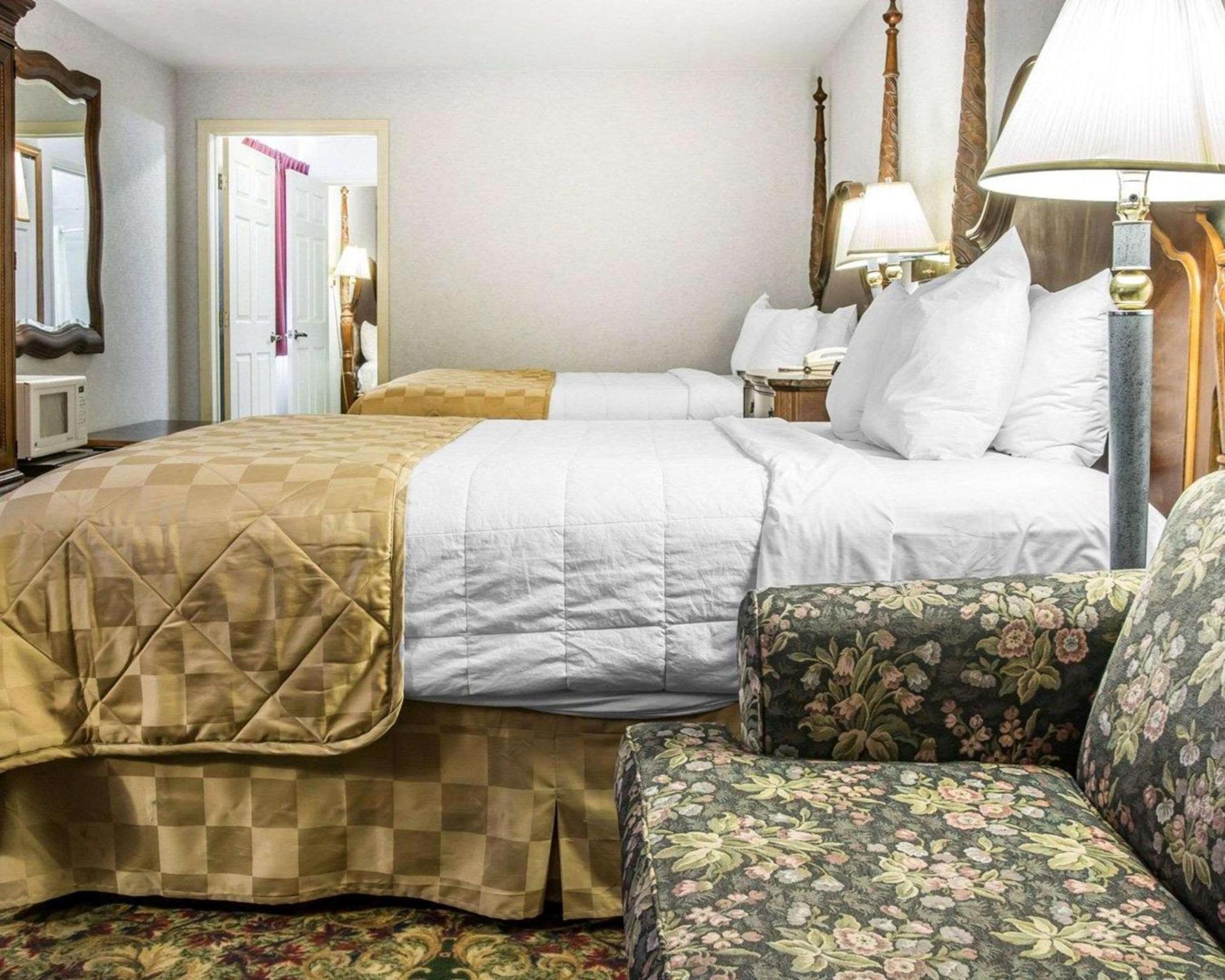 Clarion Hotel Mackinaw City Beachfront photo 17