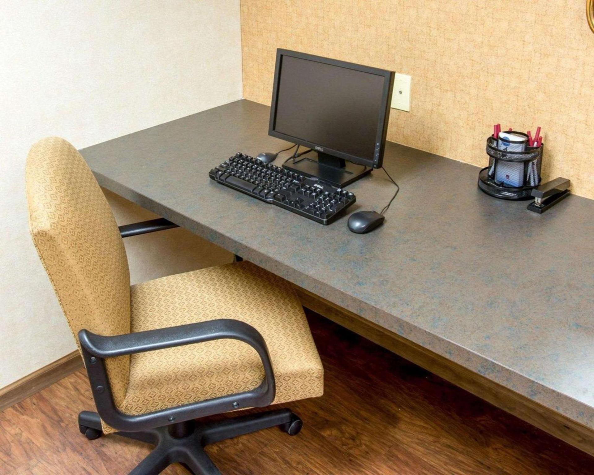 Comfort Suites Grand Rapids South photo 34