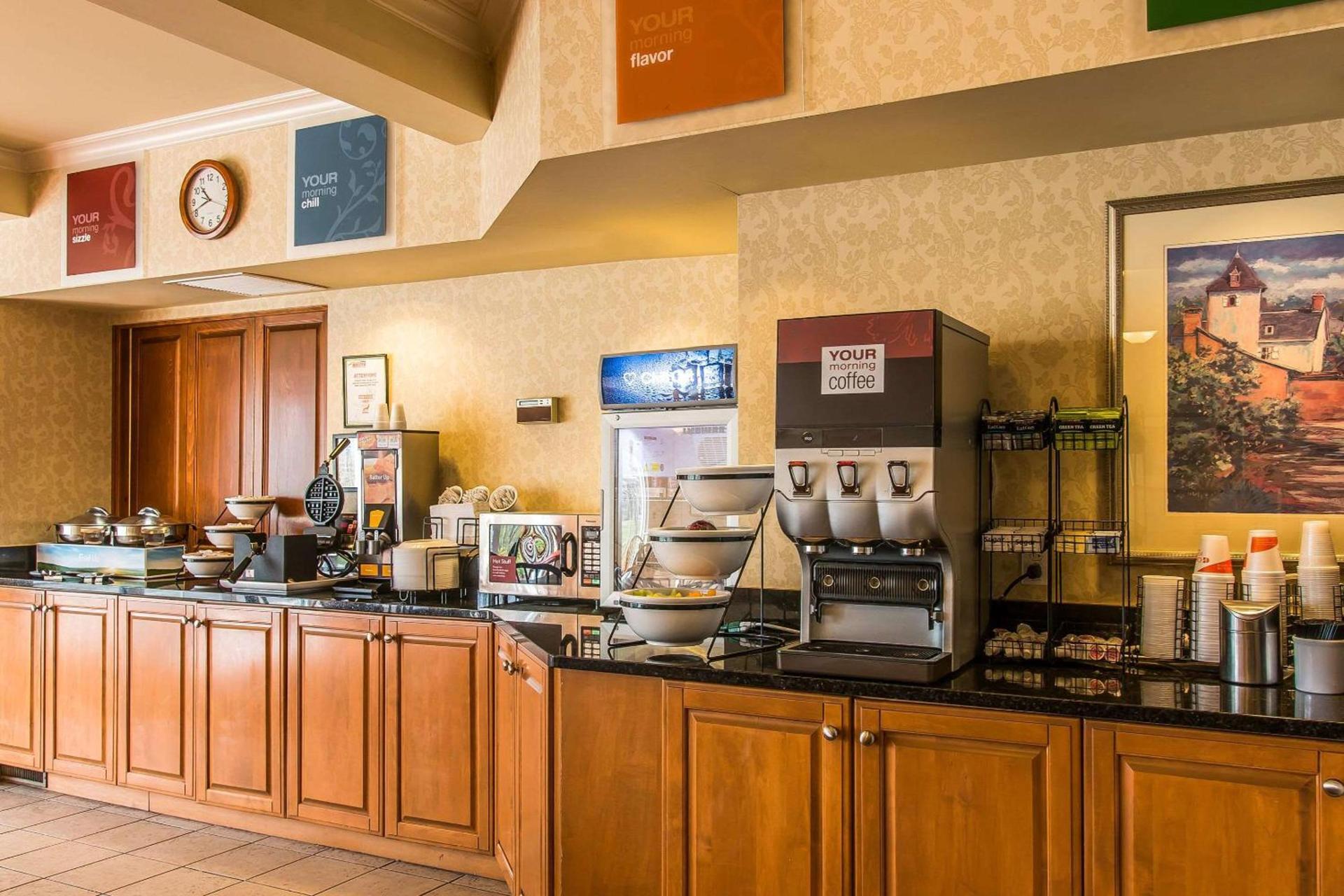 Hampton Inn Chelsea, Mi photo 21
