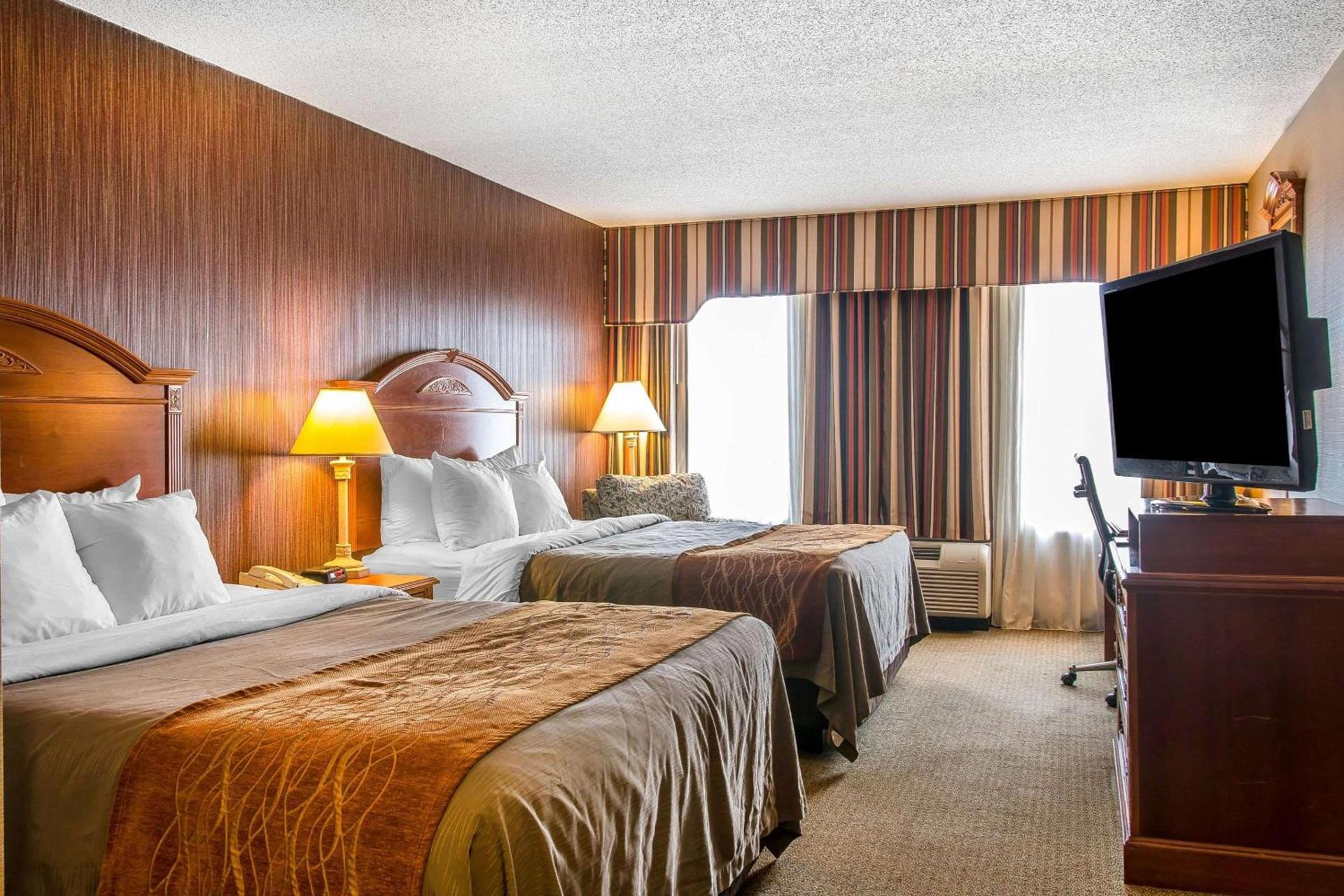 Hampton Inn Chelsea, Mi photo 20