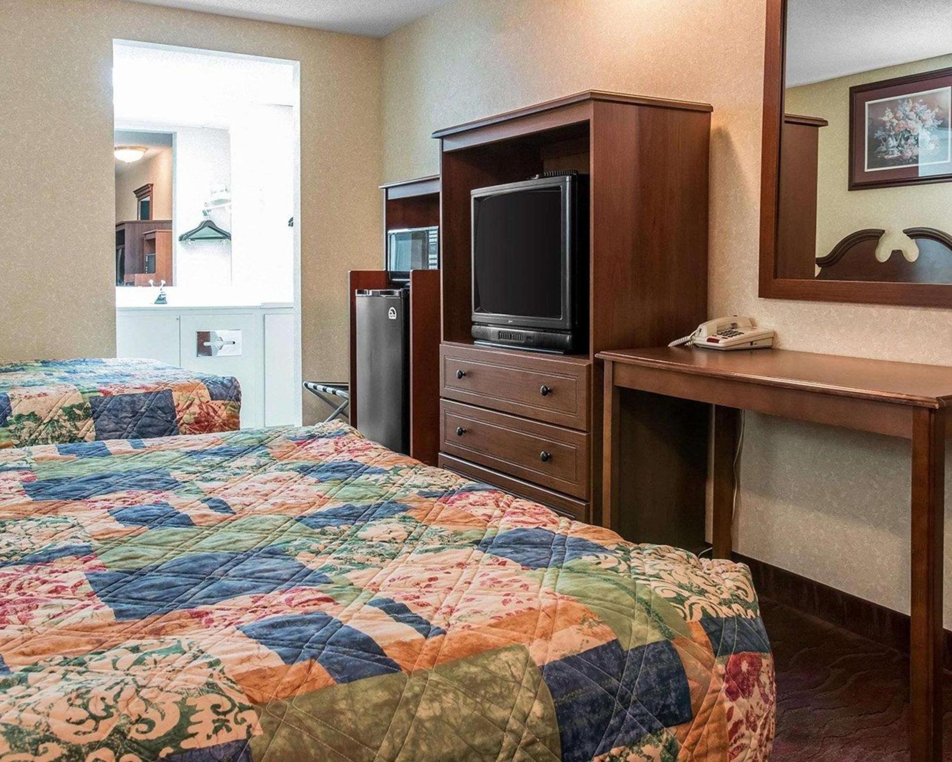 Rodeway Inn Madison Heights - Detroit photo 10