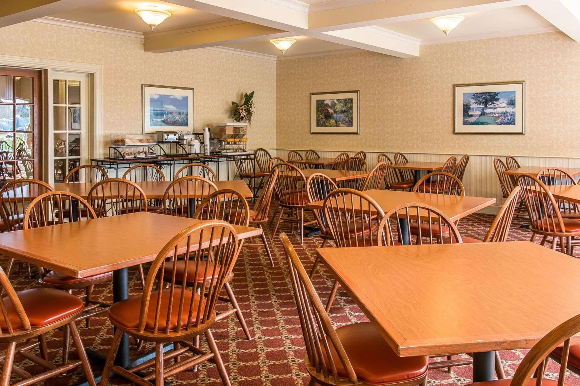Hampton Inn Chelsea, Mi photo 16