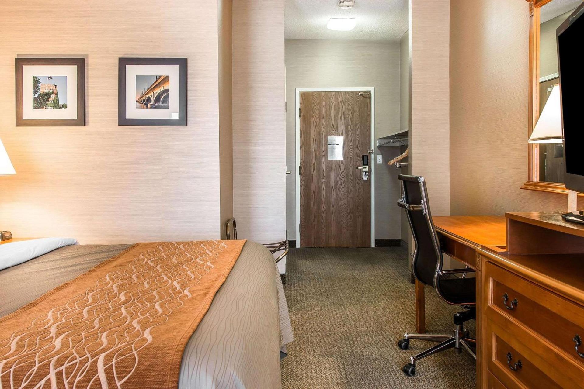 Hampton Inn Chelsea, Mi photo 15