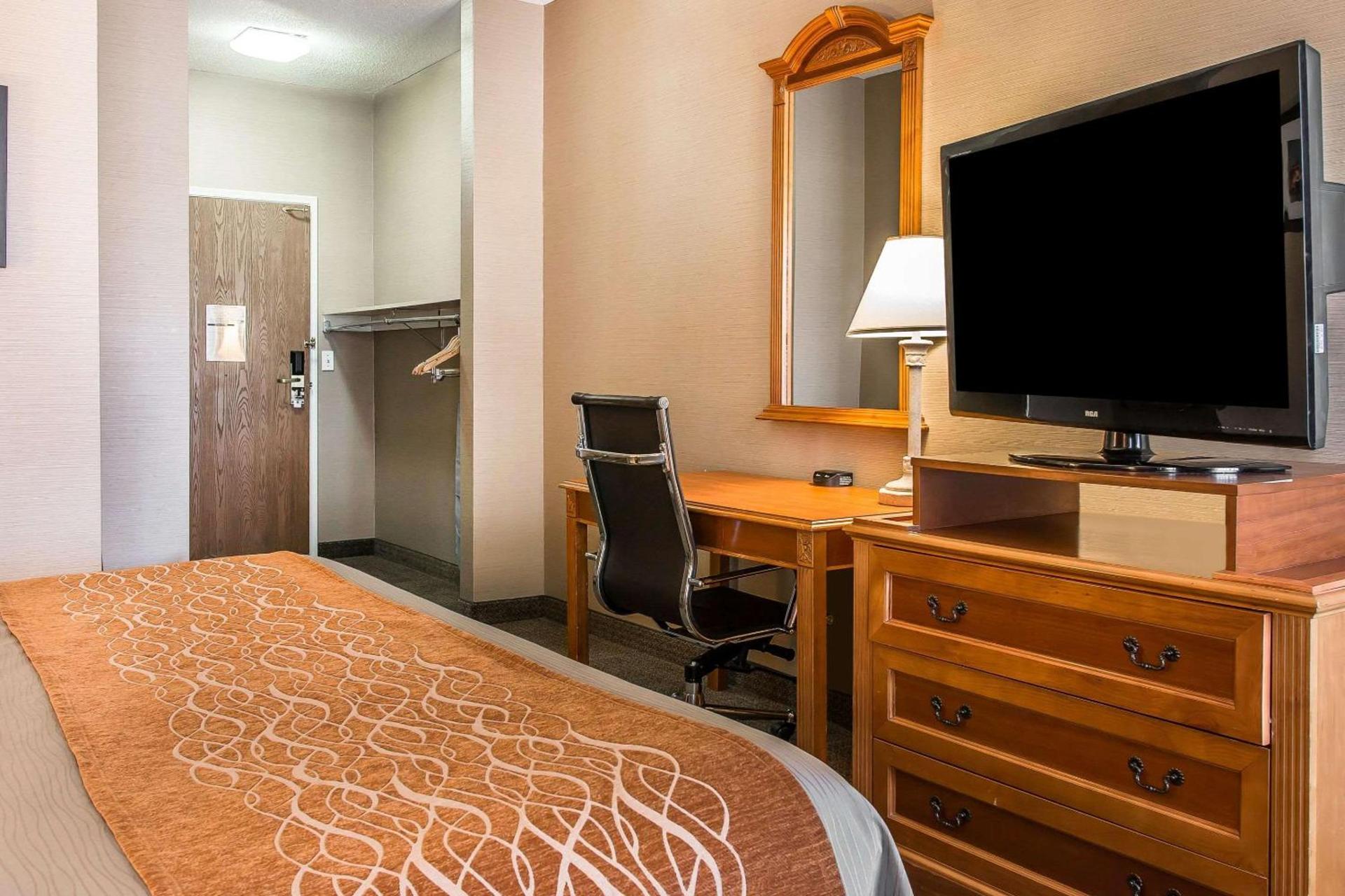 Hampton Inn Chelsea, Mi photo 12