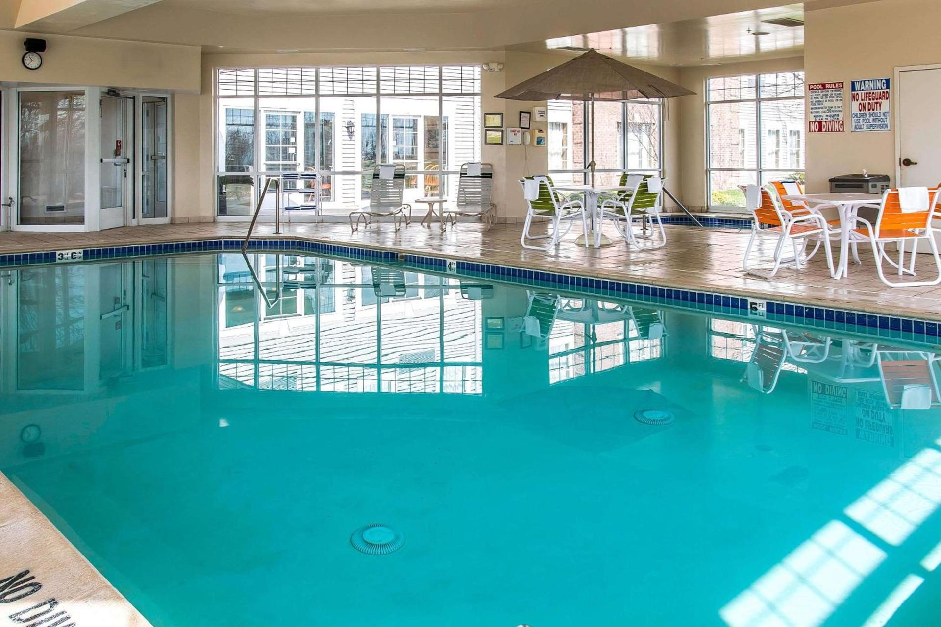 Hampton Inn Chelsea, Mi photo 10