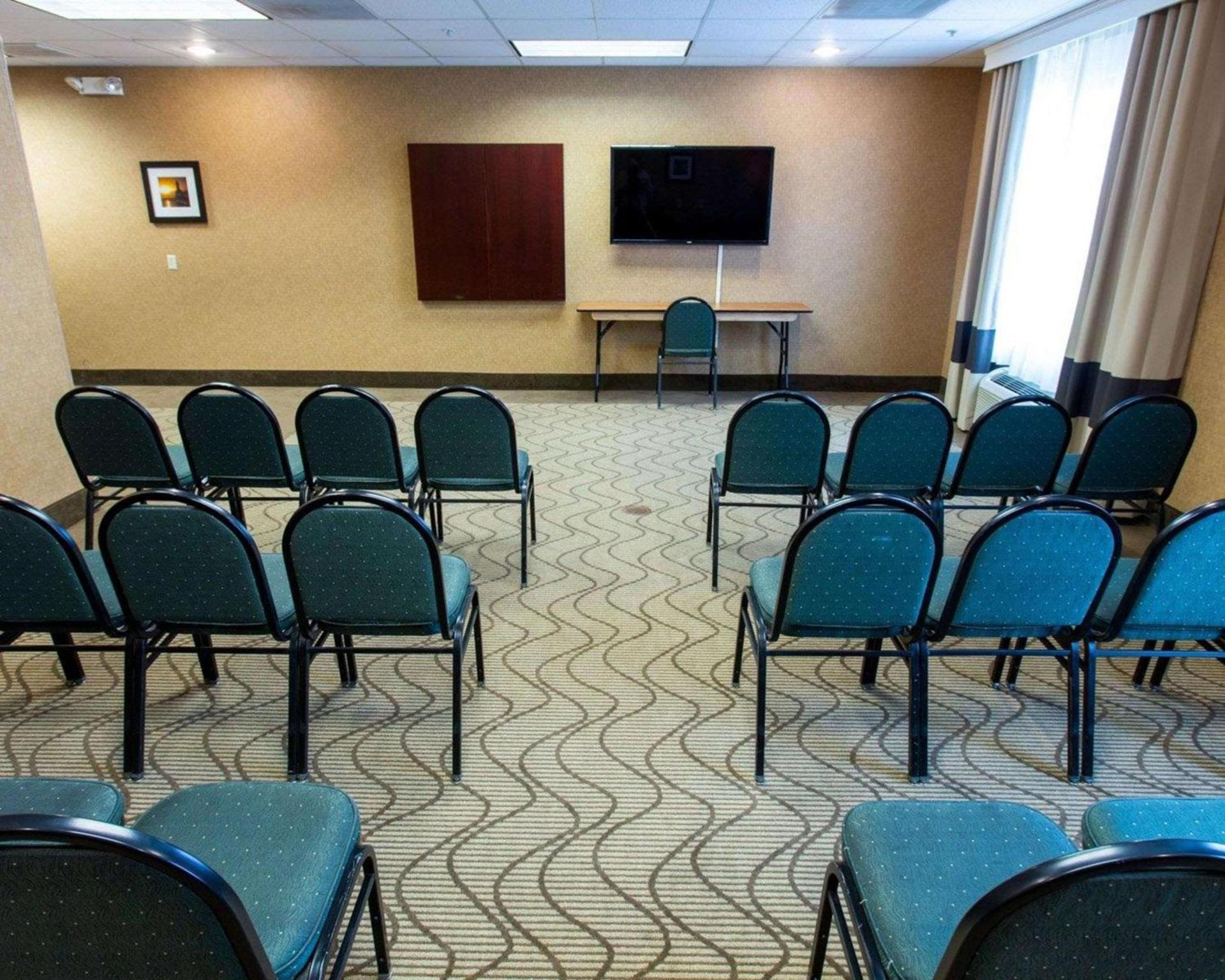 Comfort Suites Grand Rapids South photo 37