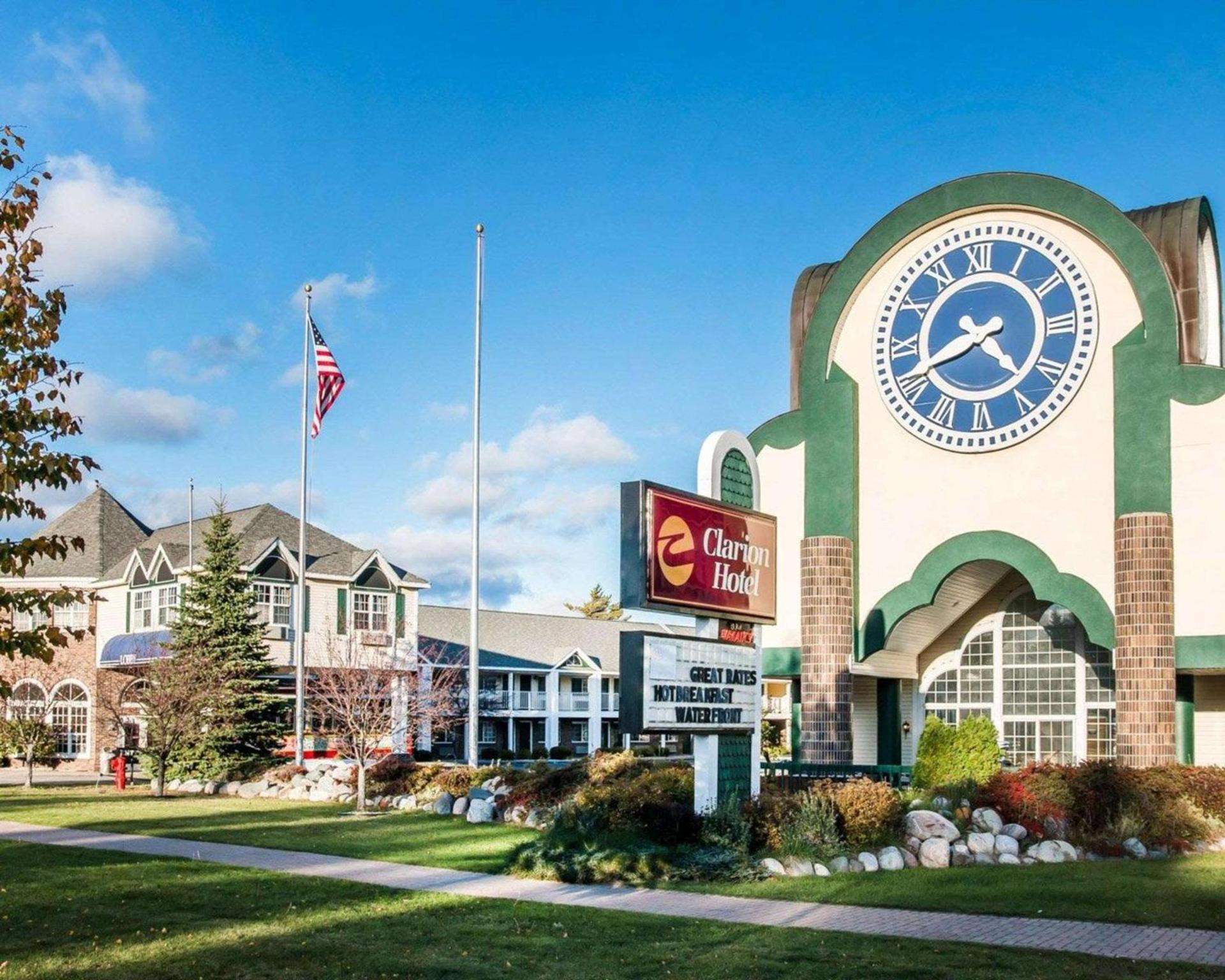 Clarion Hotel Mackinaw City Beachfront photo 4