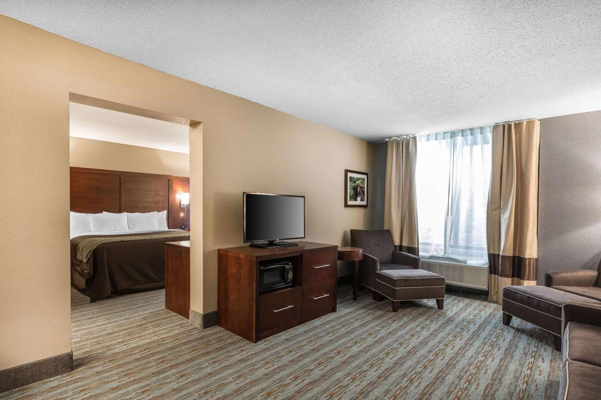 Comfort Inn Bay City - Riverfront photo 35