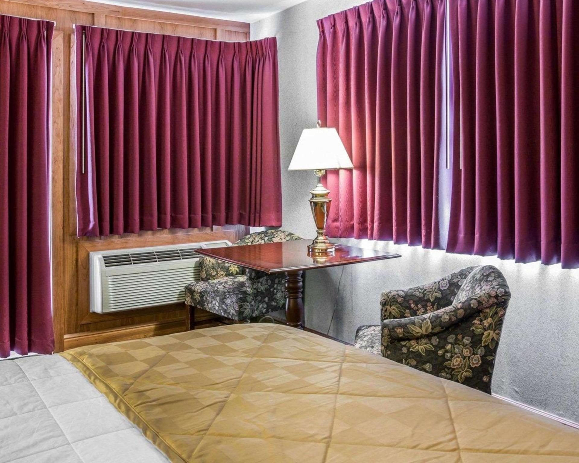 Clarion Hotel Mackinaw City Beachfront photo 18