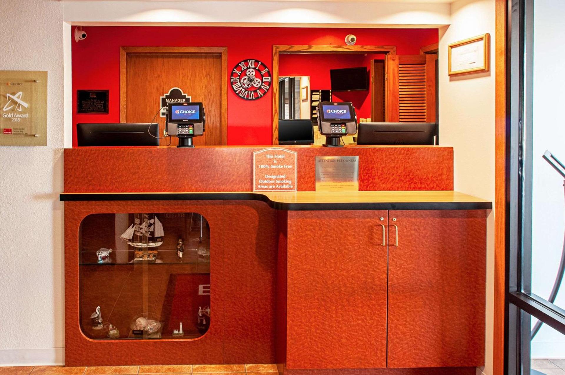 Econo Lodge Menomonie On The Bay photo 29