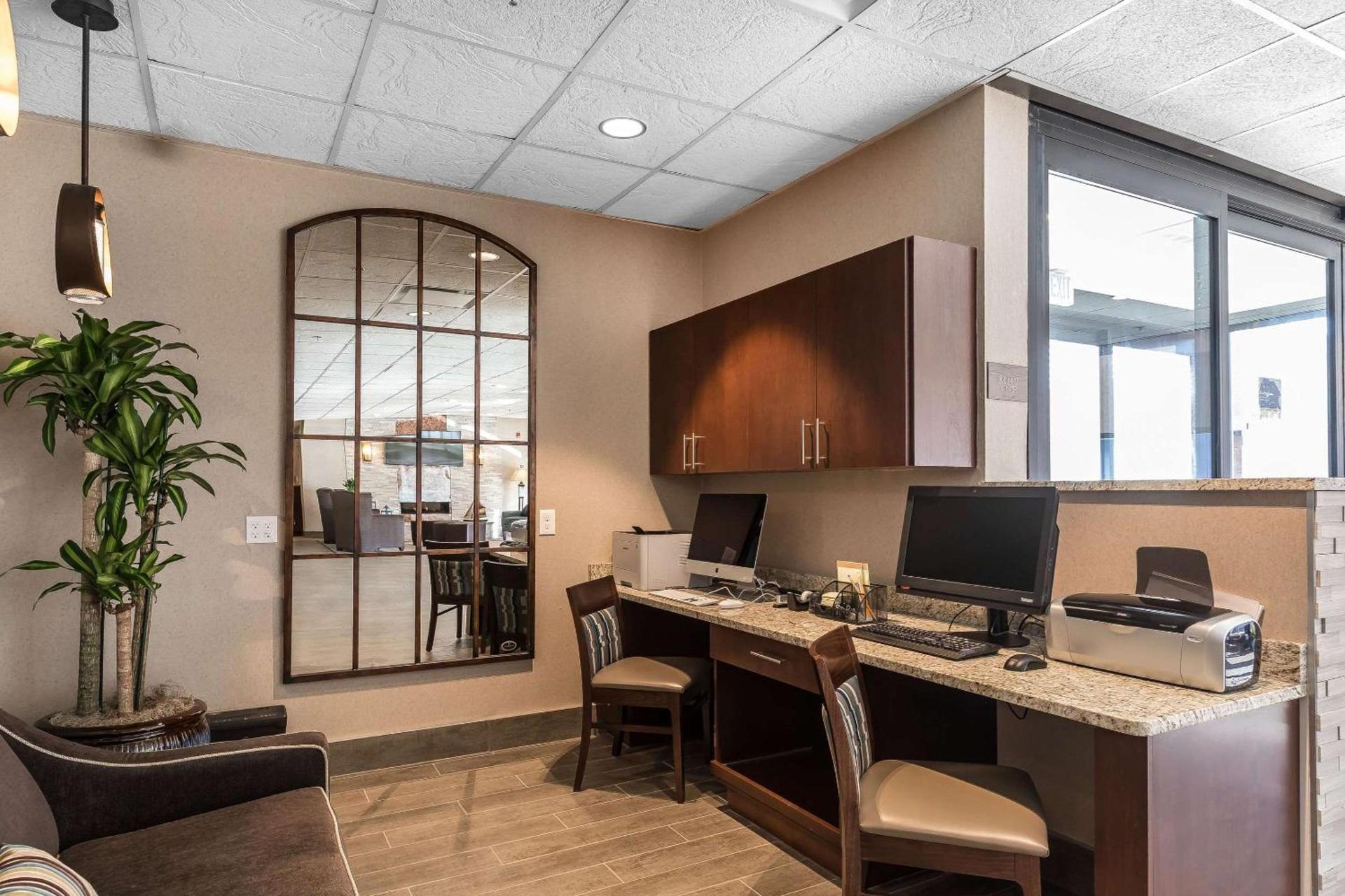Comfort Inn Bay City - Riverfront photo 33