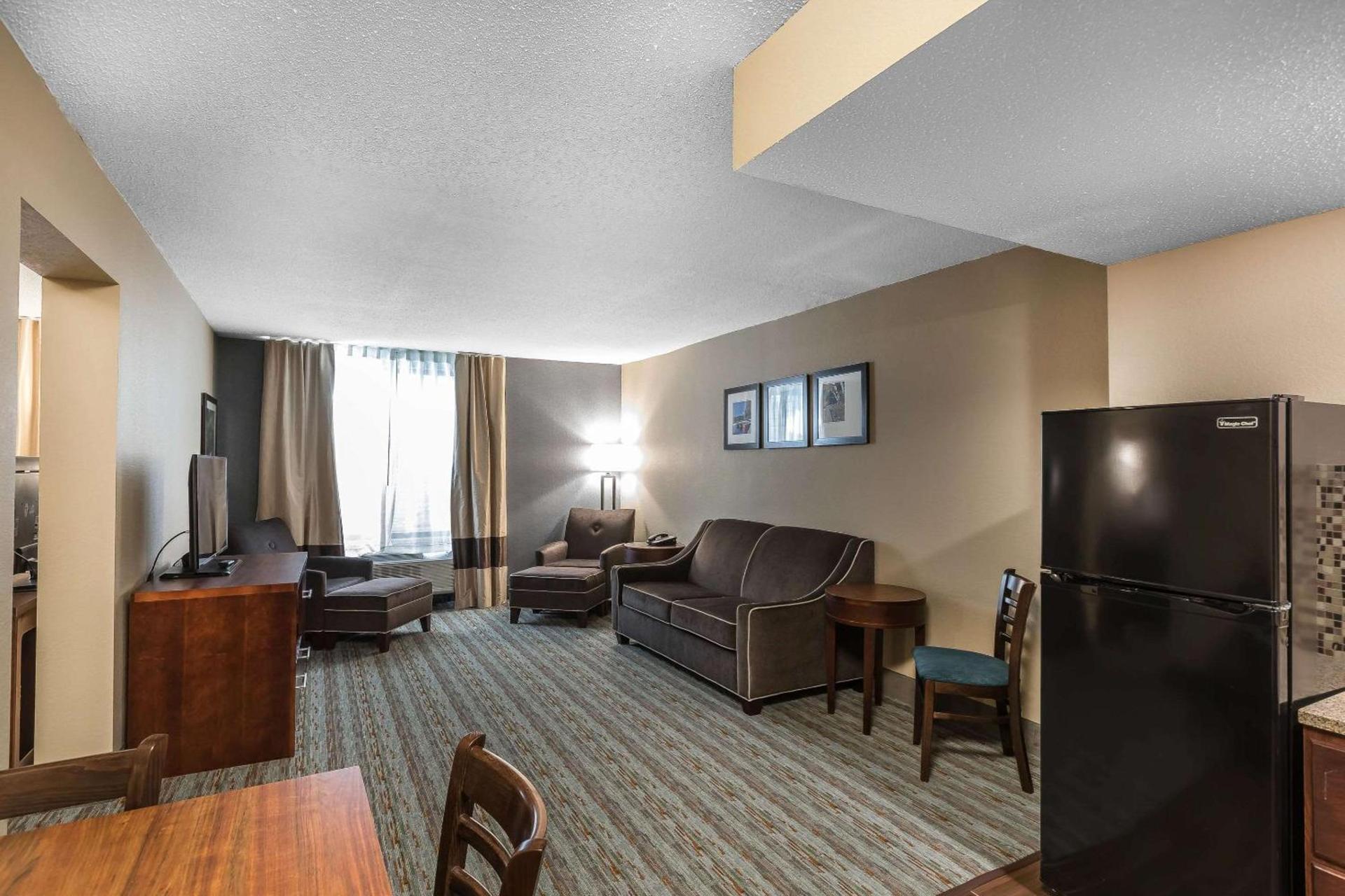 Comfort Inn Bay City - Riverfront photo 32