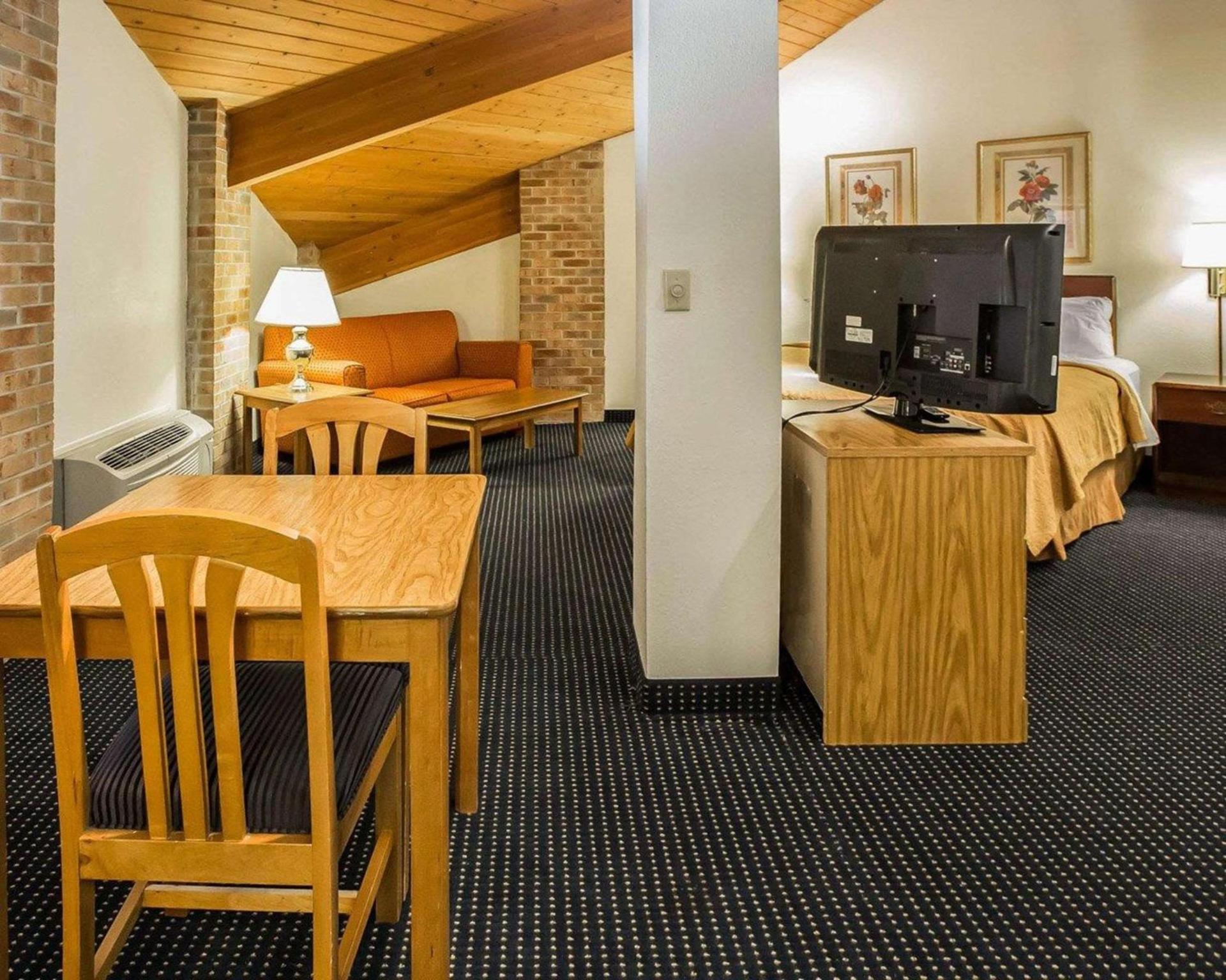 Quality Inn Dundee photo 16